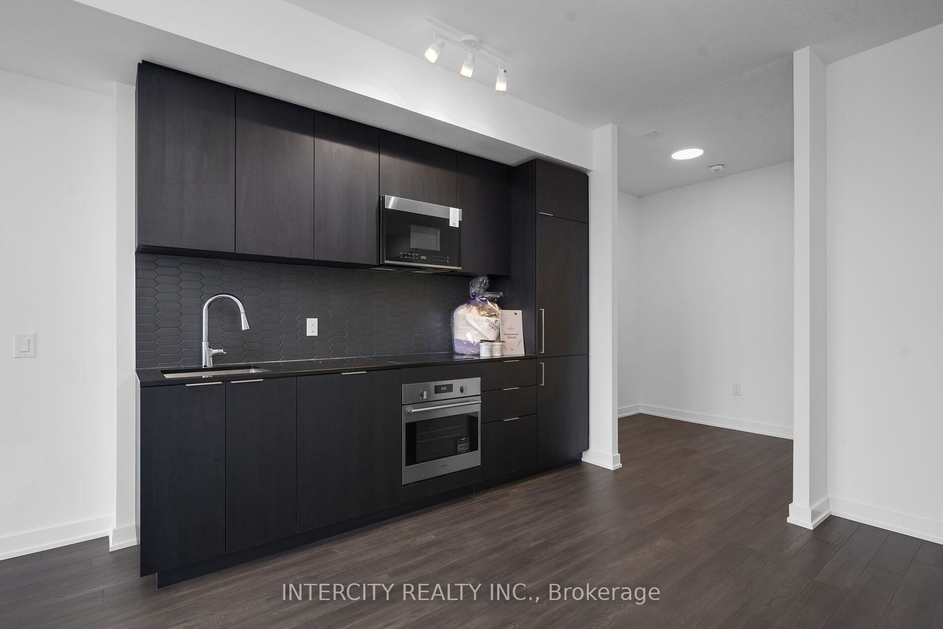 15 Skyridge Drive E 1221 Property Photo 8