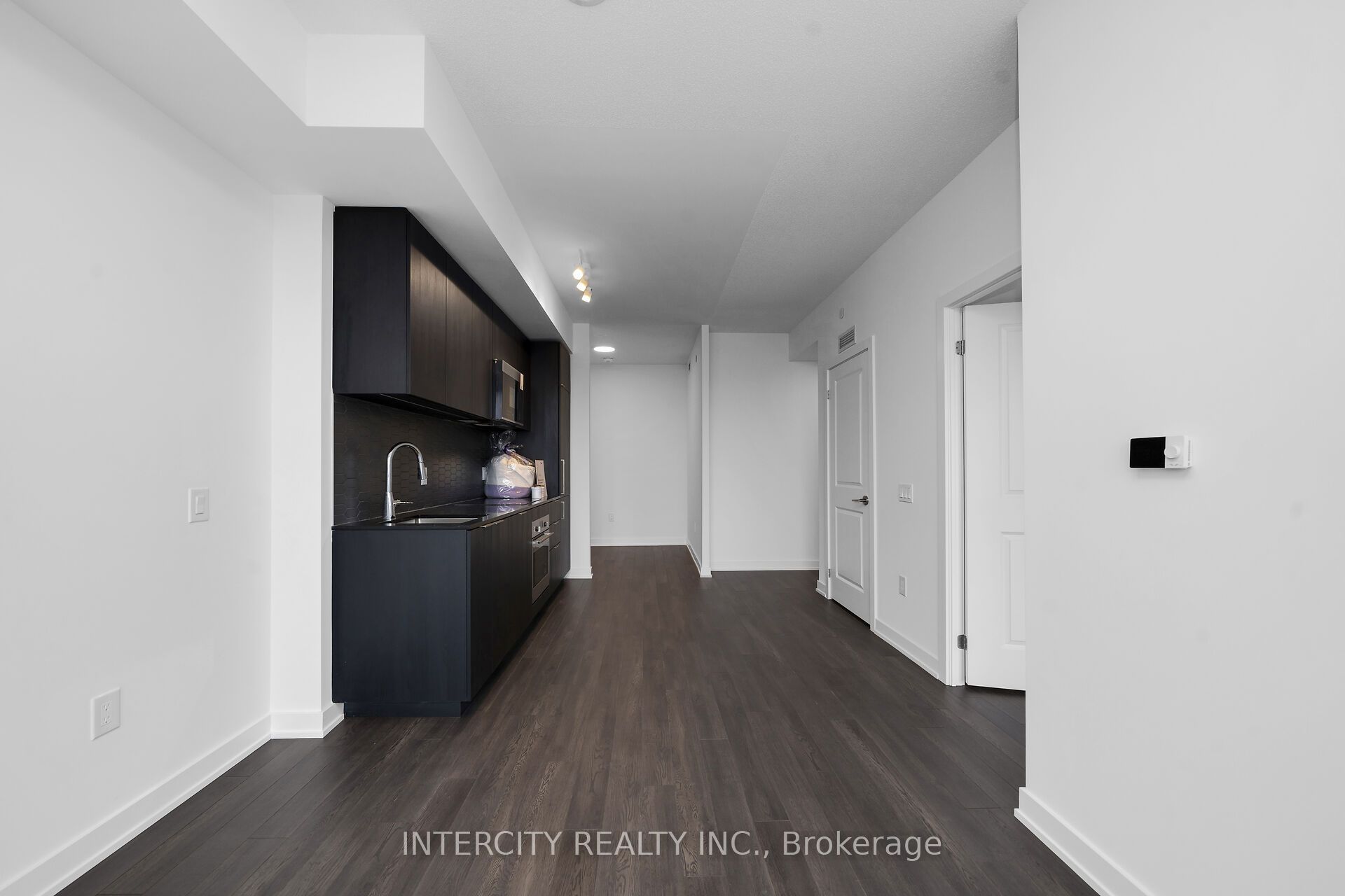 15 Skyridge Drive E 1221 Property Photo 11