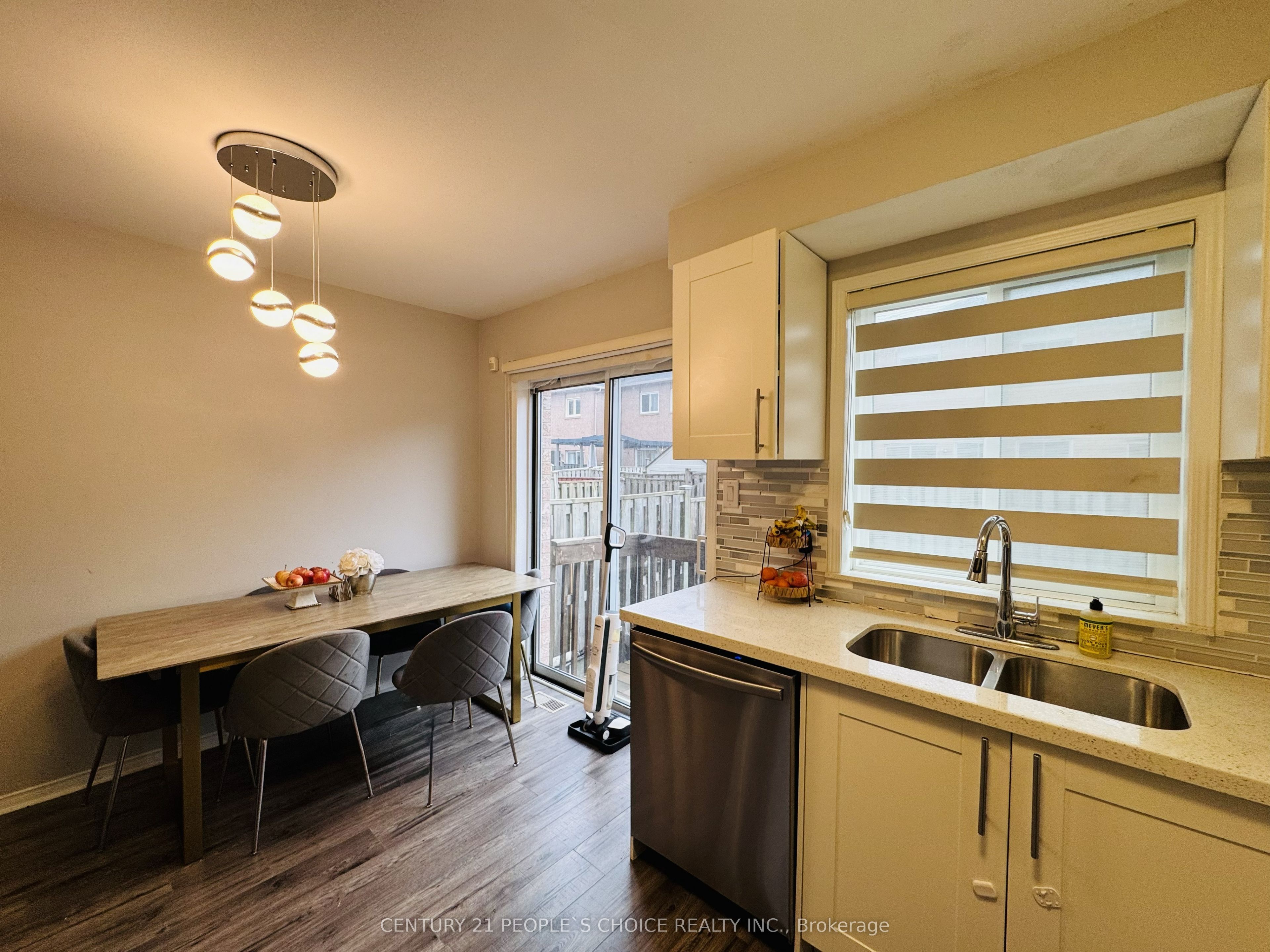 110 Spadina Road Property Photo 10