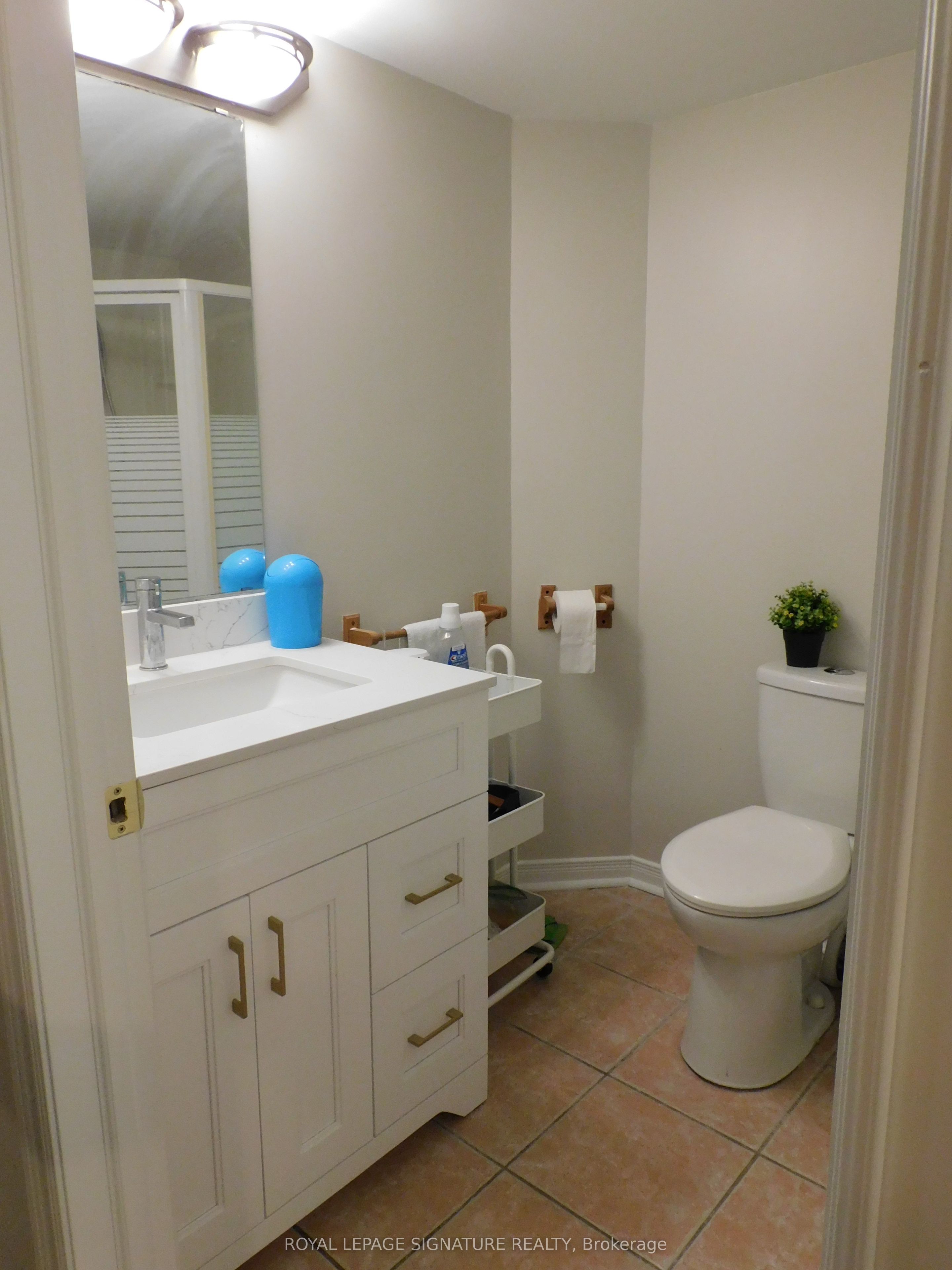 1132 Queen Street W Property Photo 5