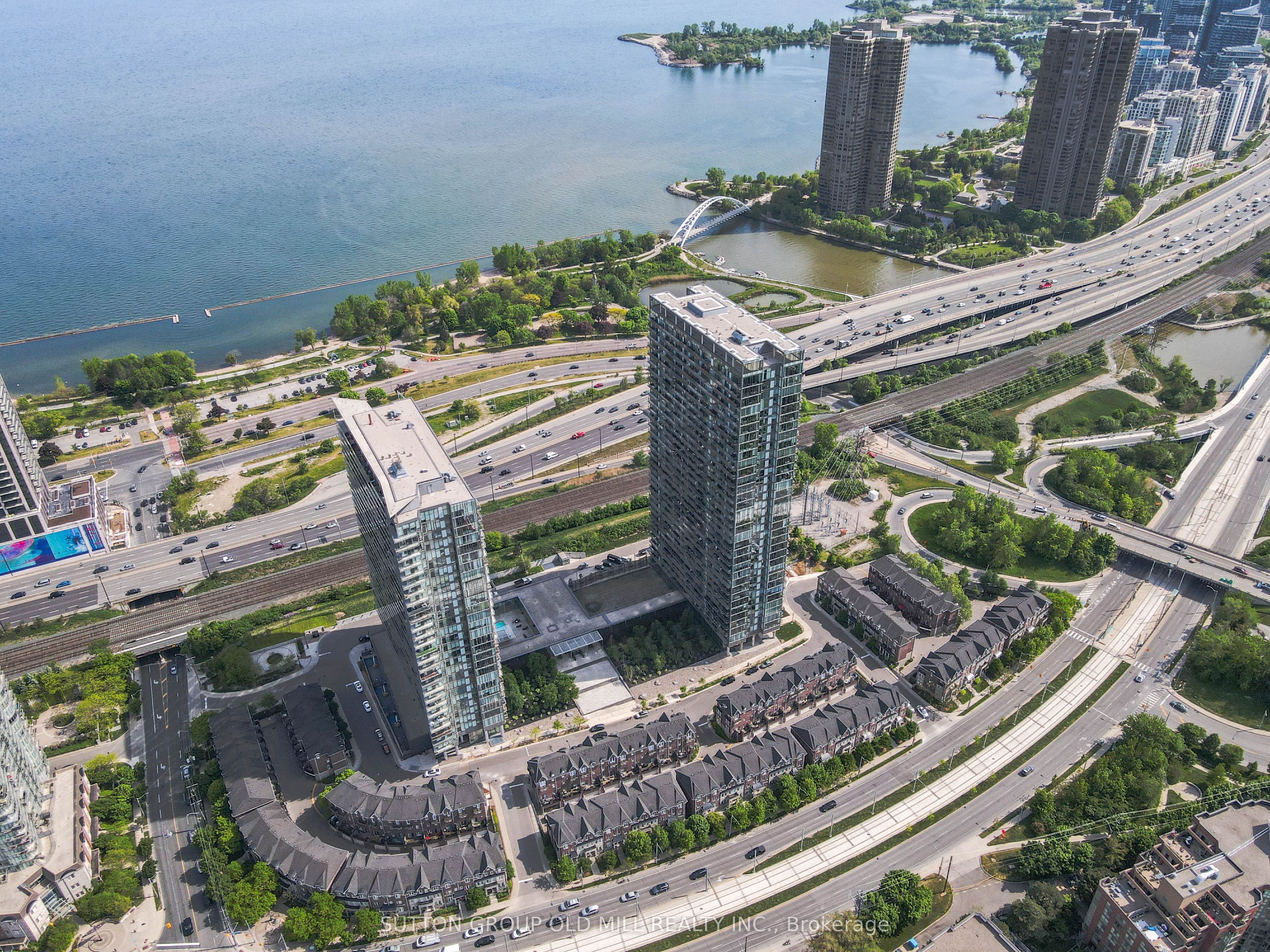105 The Queensway 812 Property Photo 1