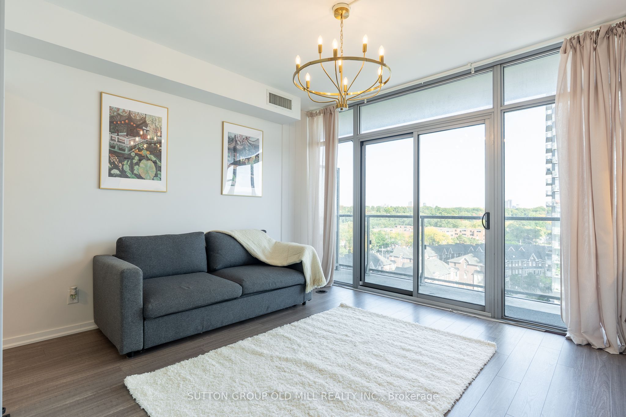 105 The Queensway 812 Property Photo 8