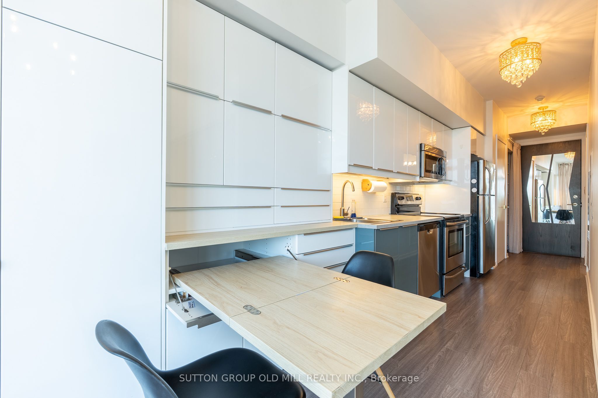 105 The Queensway 812 Property Photo 10