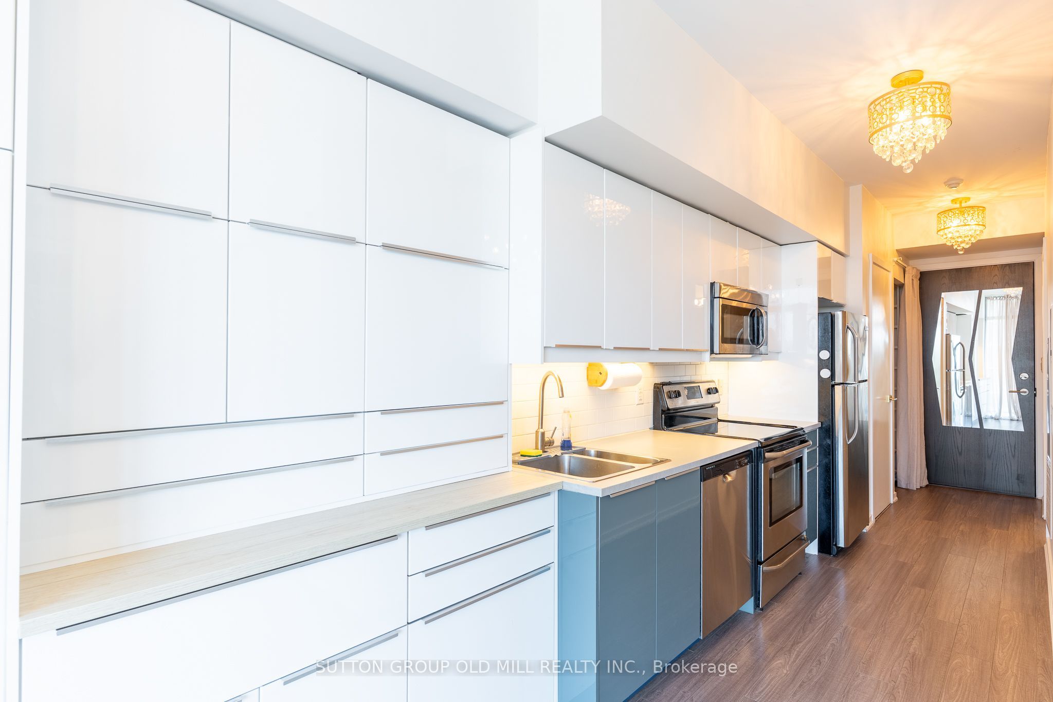 105 The Queensway 812 Property Photo 15
