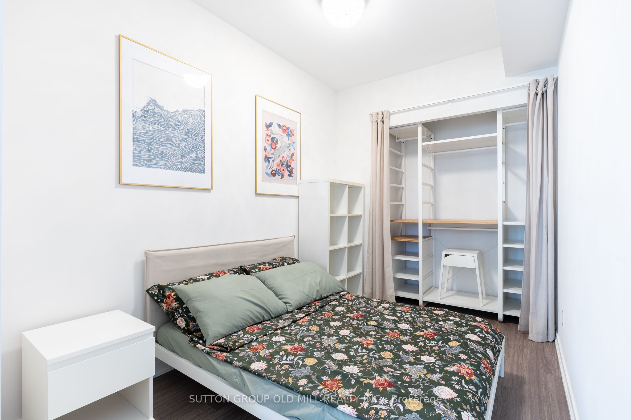 105 The Queensway 812 Property Photo 19