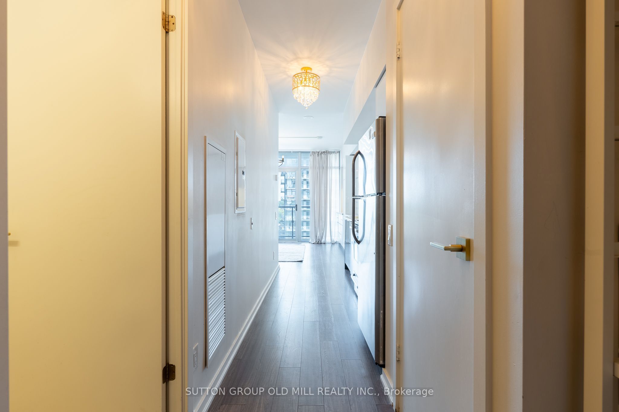 105 The Queensway 812 Property Photo 24