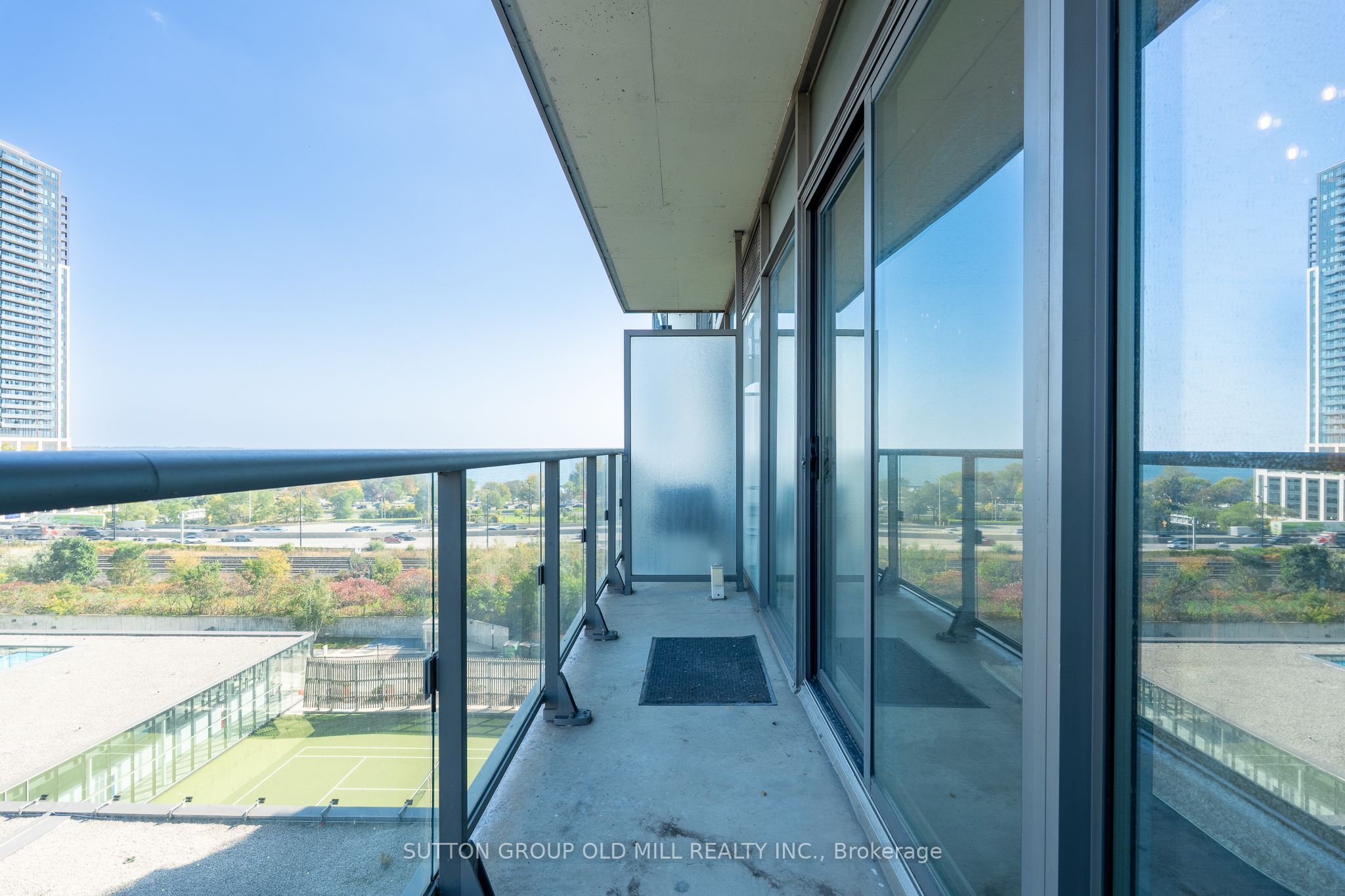 105 The Queensway 812 Property Photo 27
