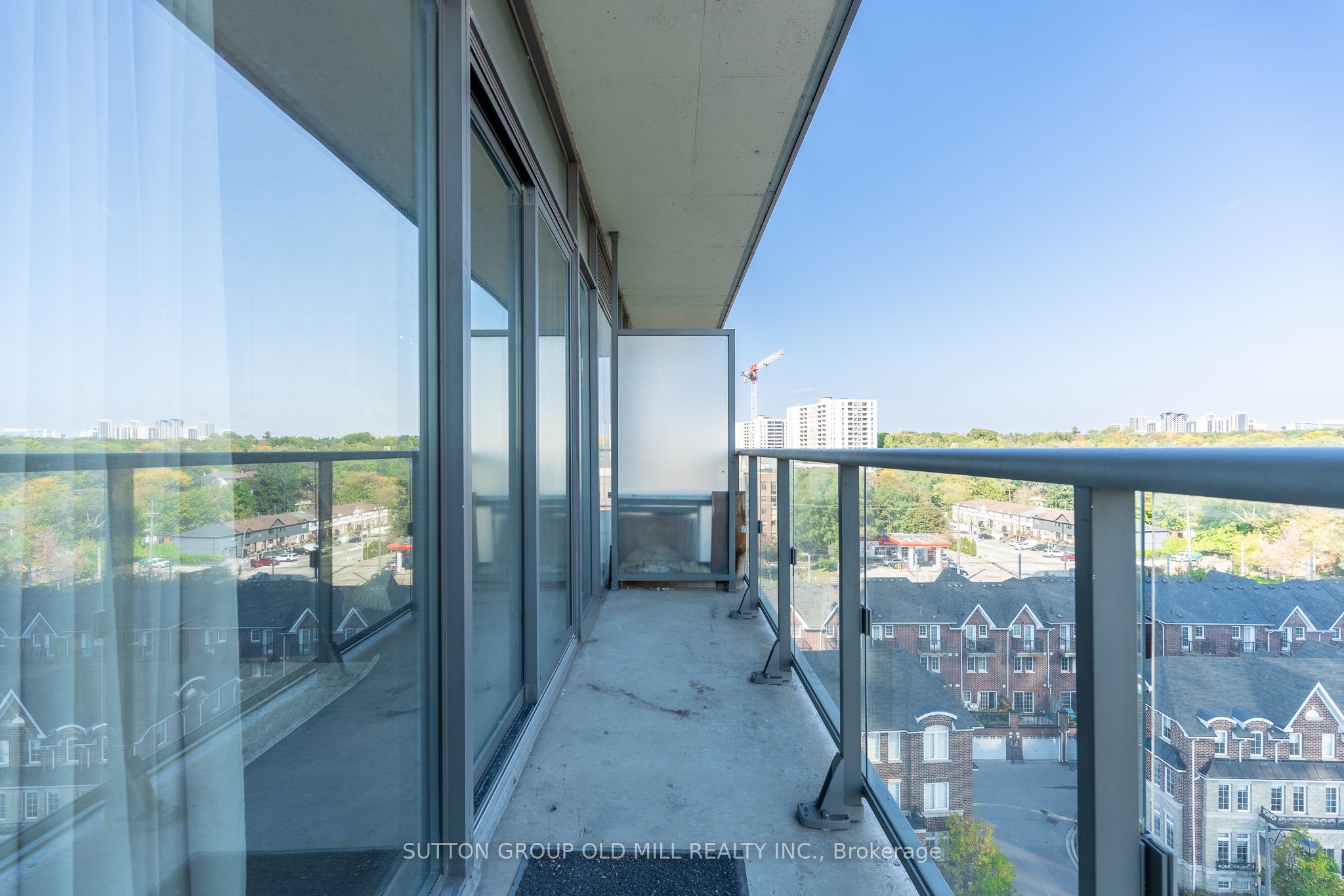 105 The Queensway 812 Property Photo 28