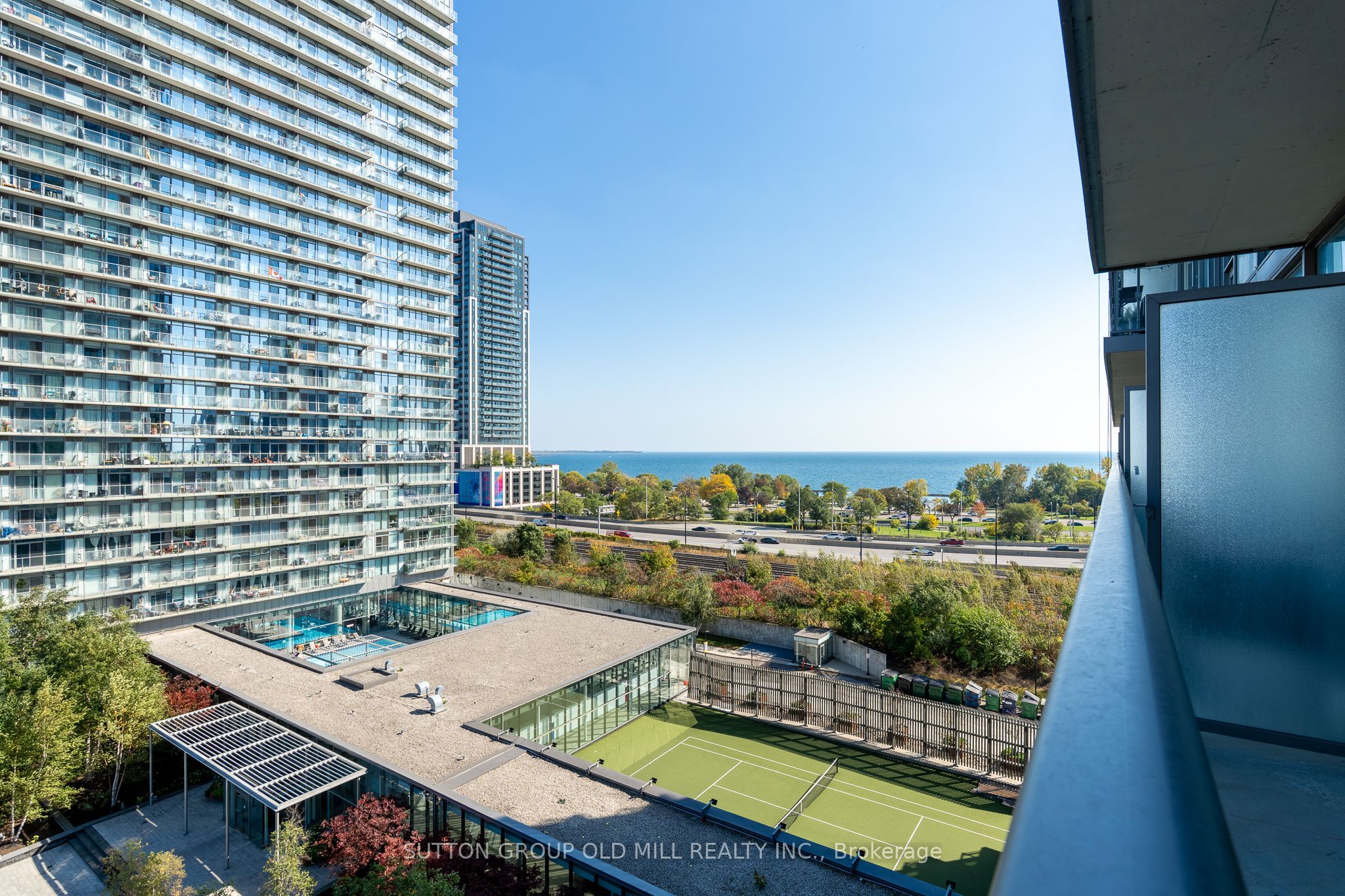 105 The Queensway 812 Property Photo 29