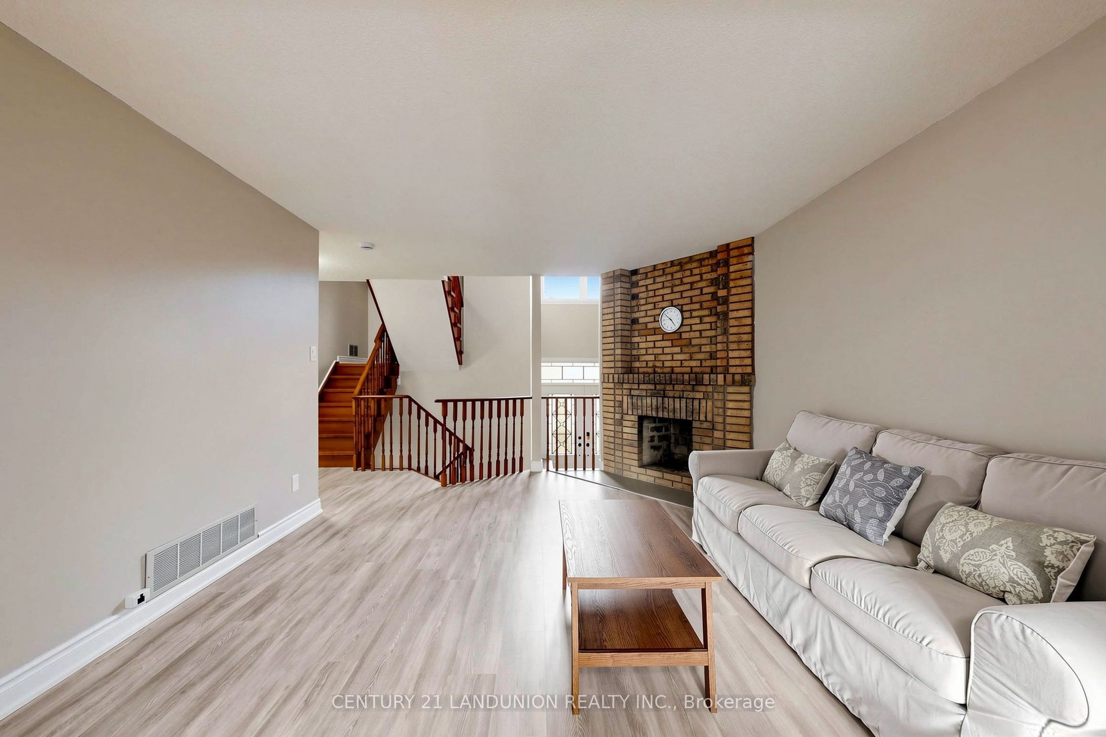 4223 Lastrada Heights Property Photo 10