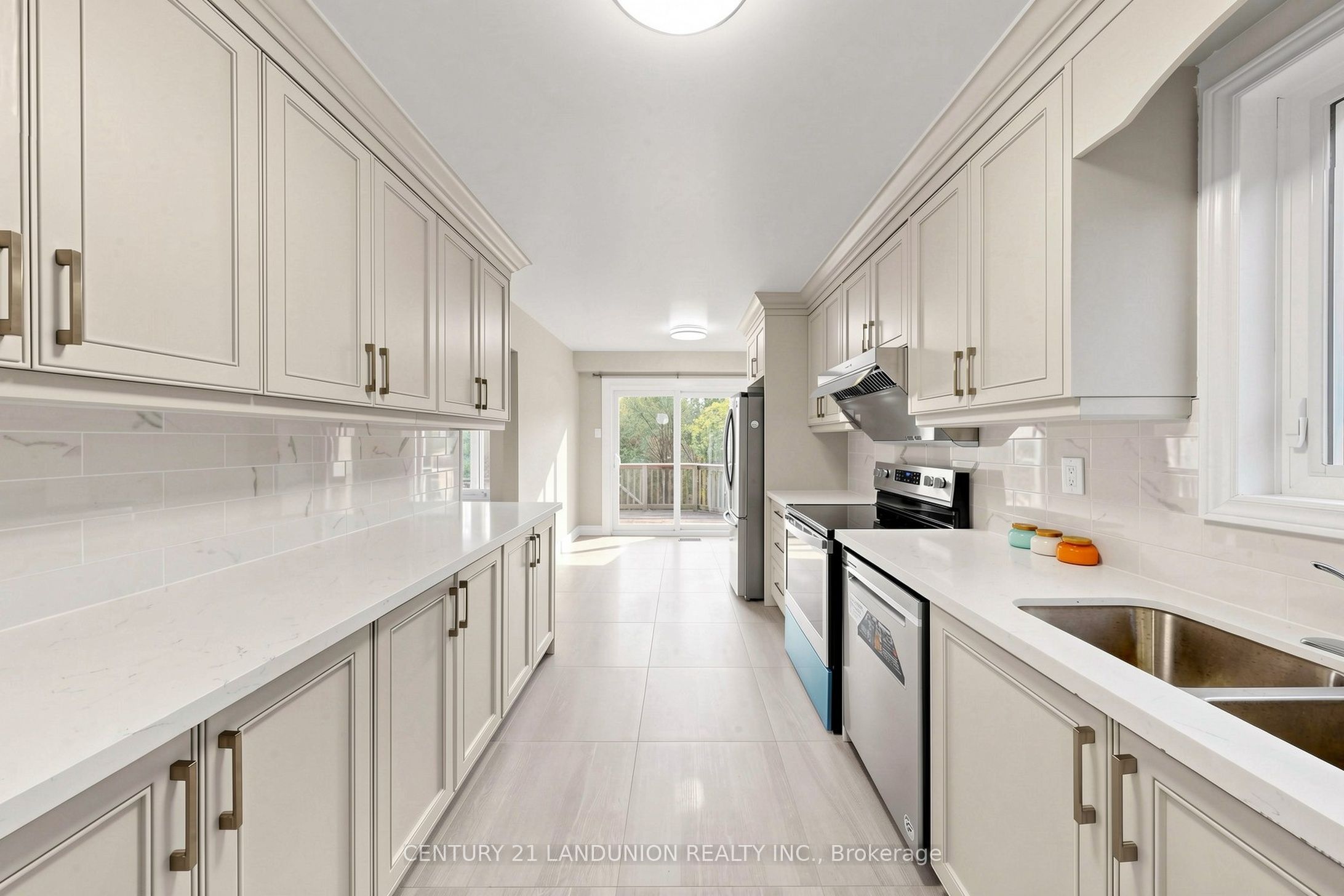 4223 Lastrada Heights Property Photo 13