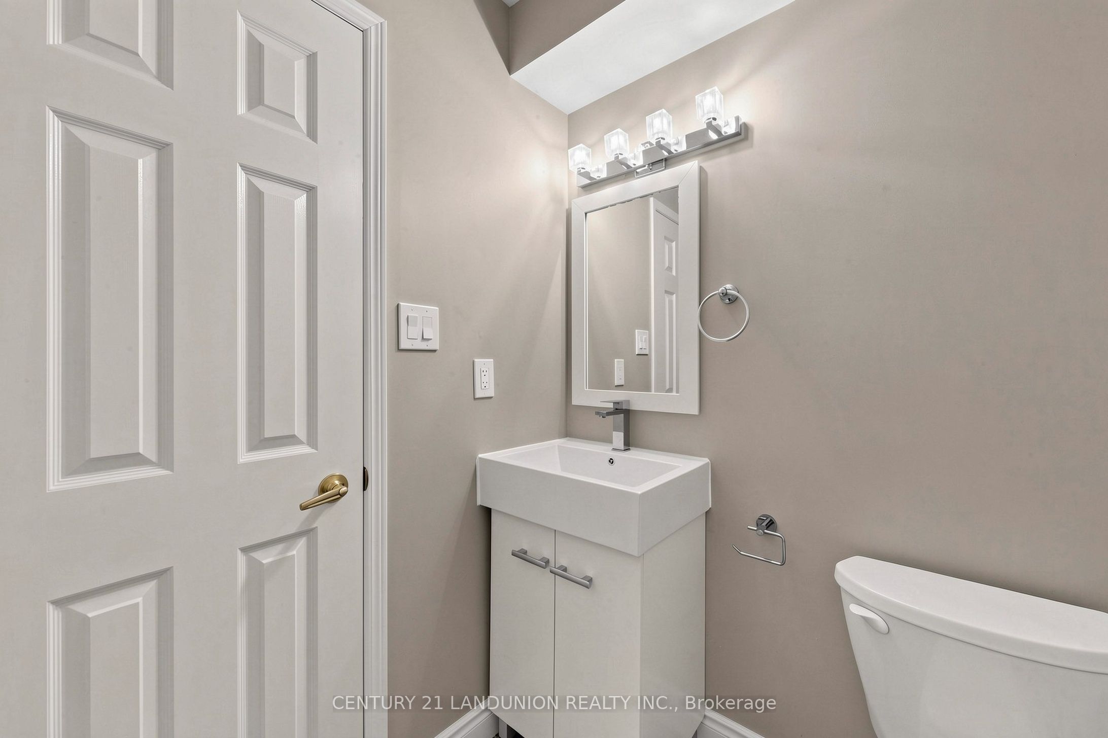 4223 Lastrada Heights Property Photo 18