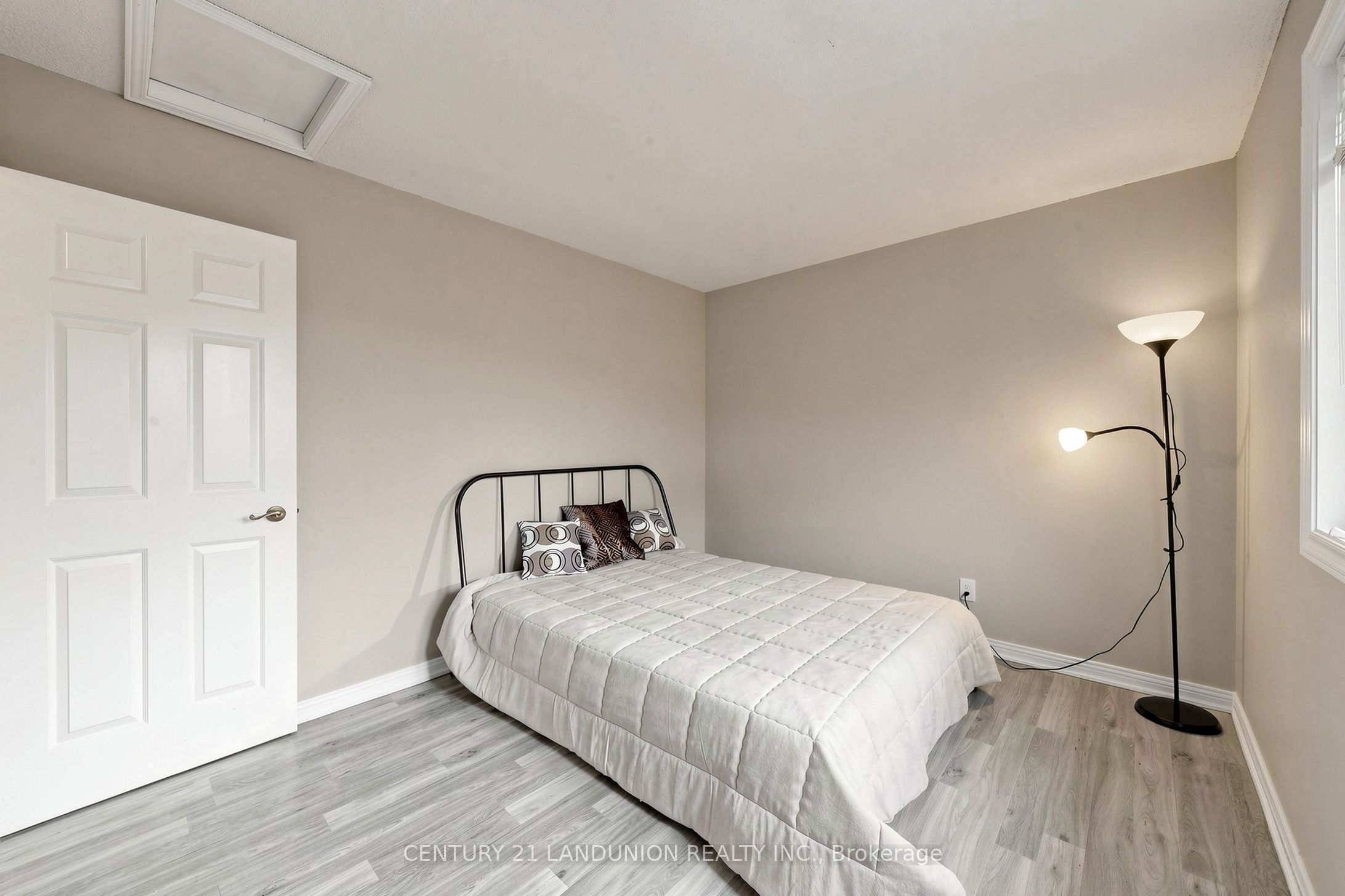 4223 Lastrada Heights Property Photo 26
