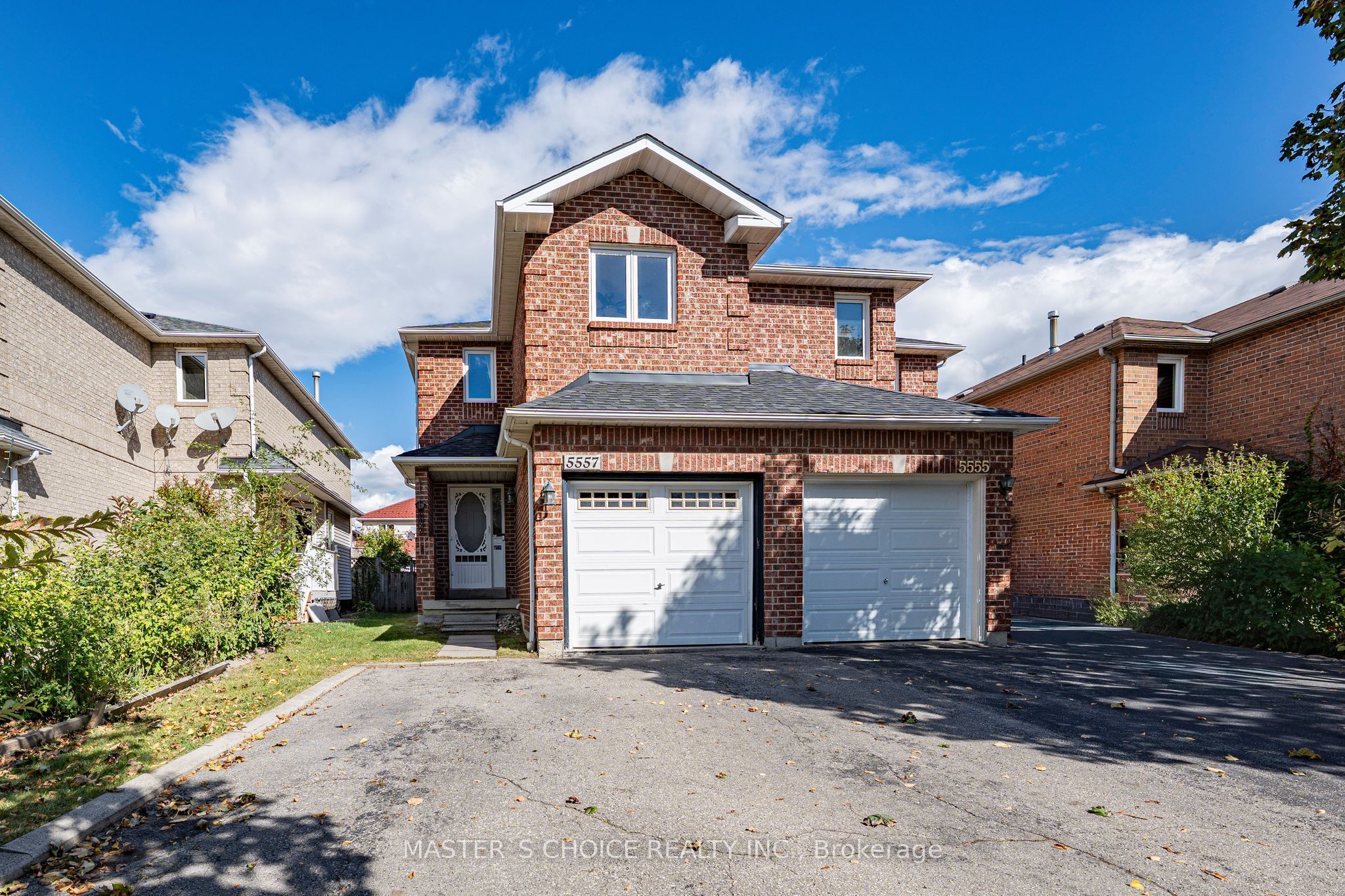5557 Cortina Crescent Property Photo 1