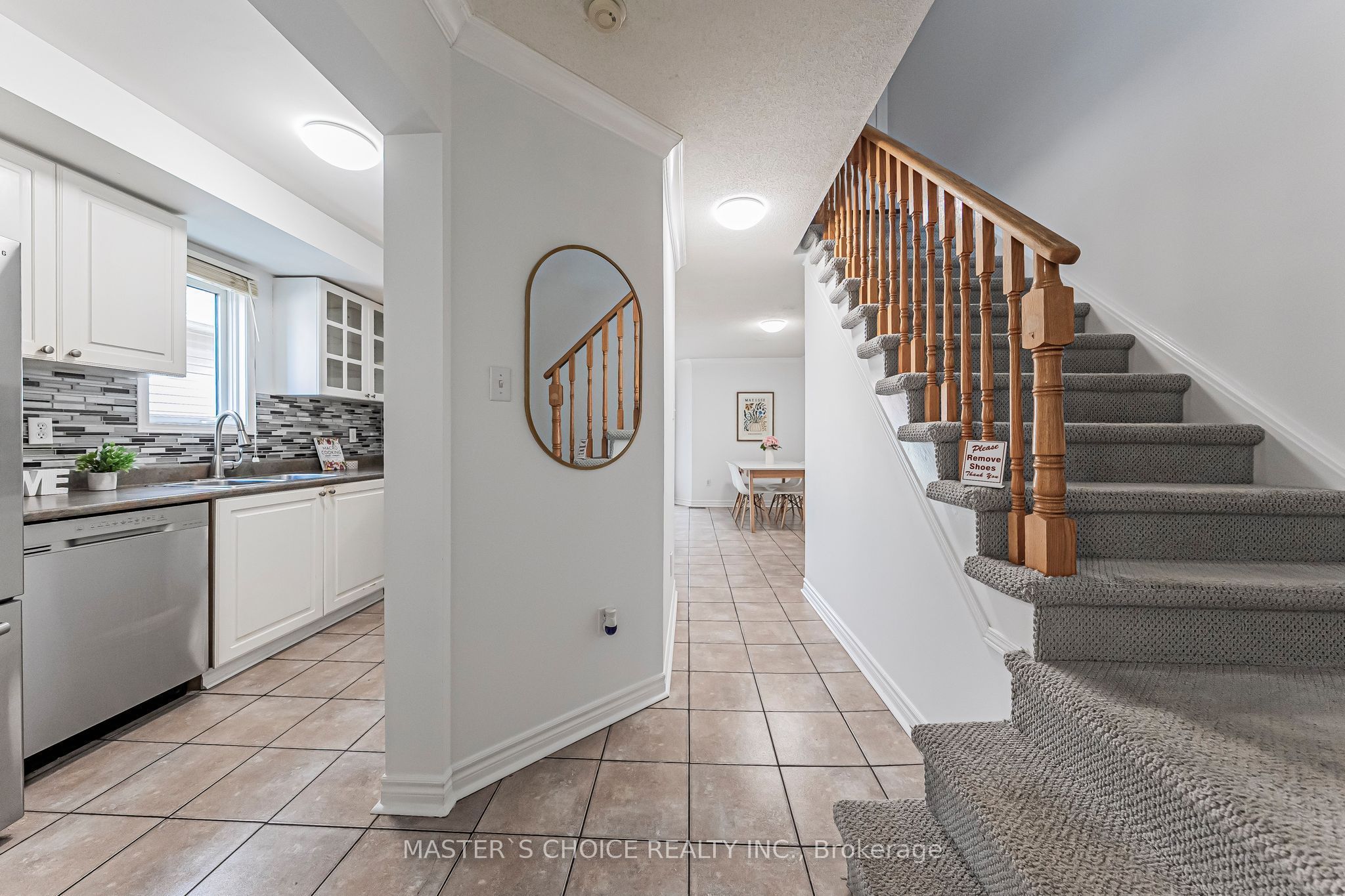 5557 Cortina Crescent Property Photo 6