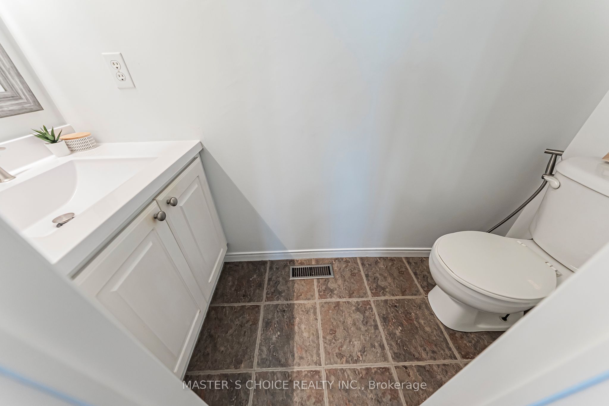 5557 Cortina Crescent Property Photo 27