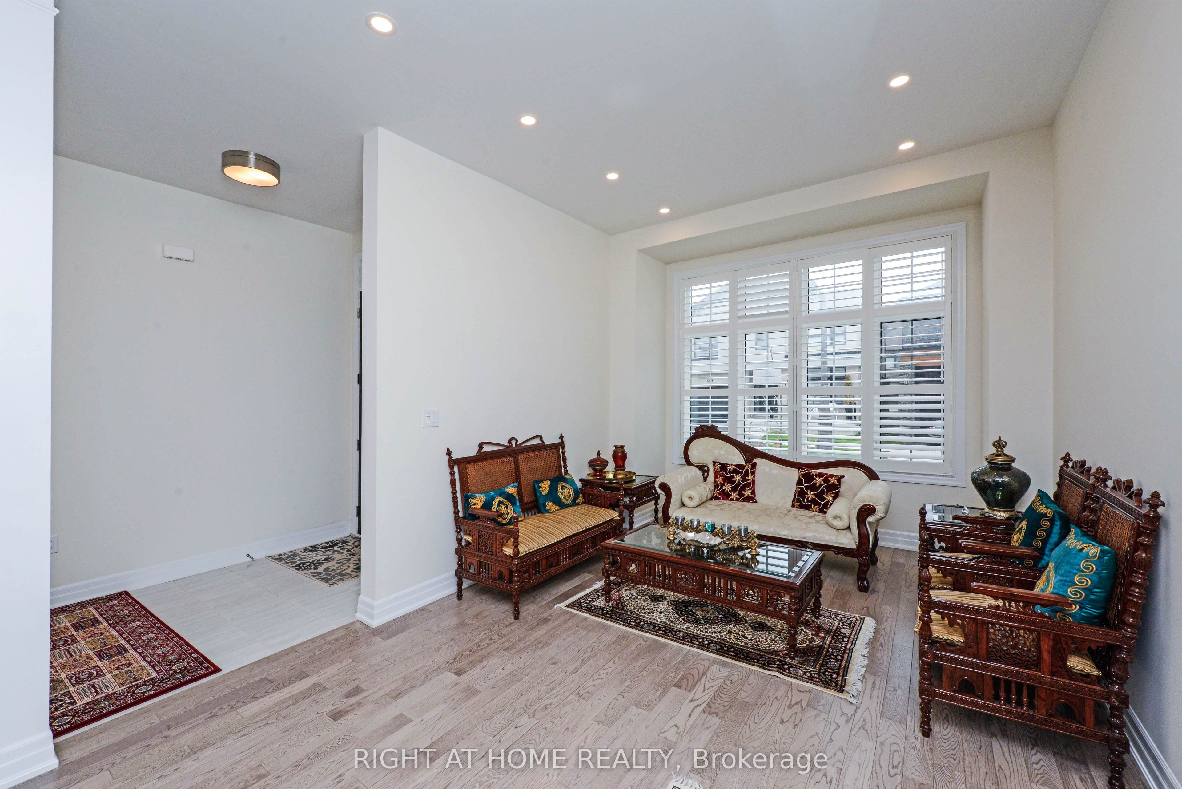 3286 Charles Biggar Drive Property Photo 4