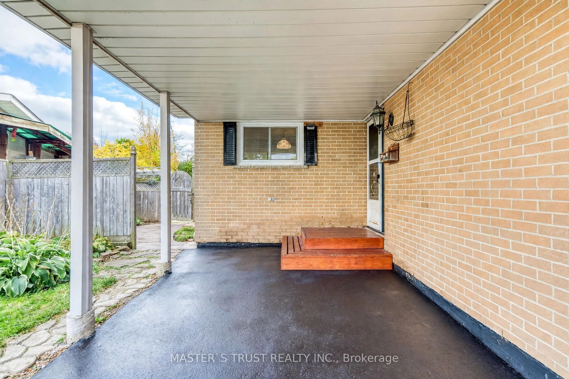 2668 Altadena Court Property Photo 2