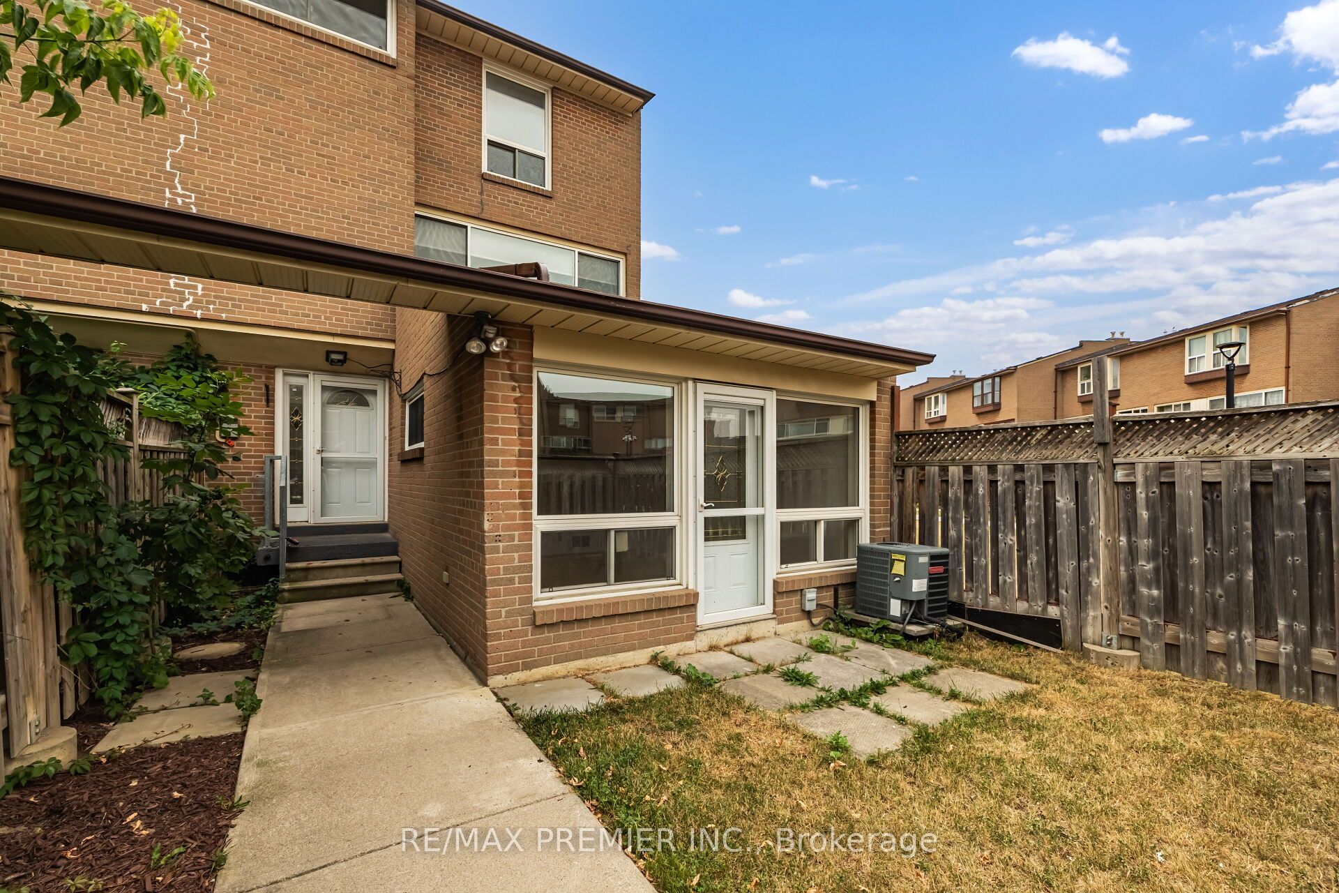 248 John Garland Boulevard 82 Property Photo 4
