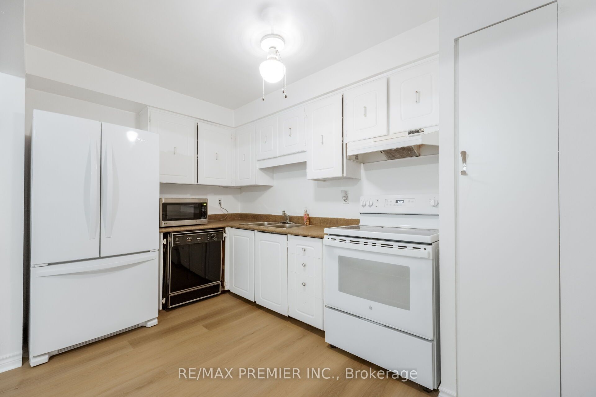 248 John Garland Boulevard 82 Property Photo 13
