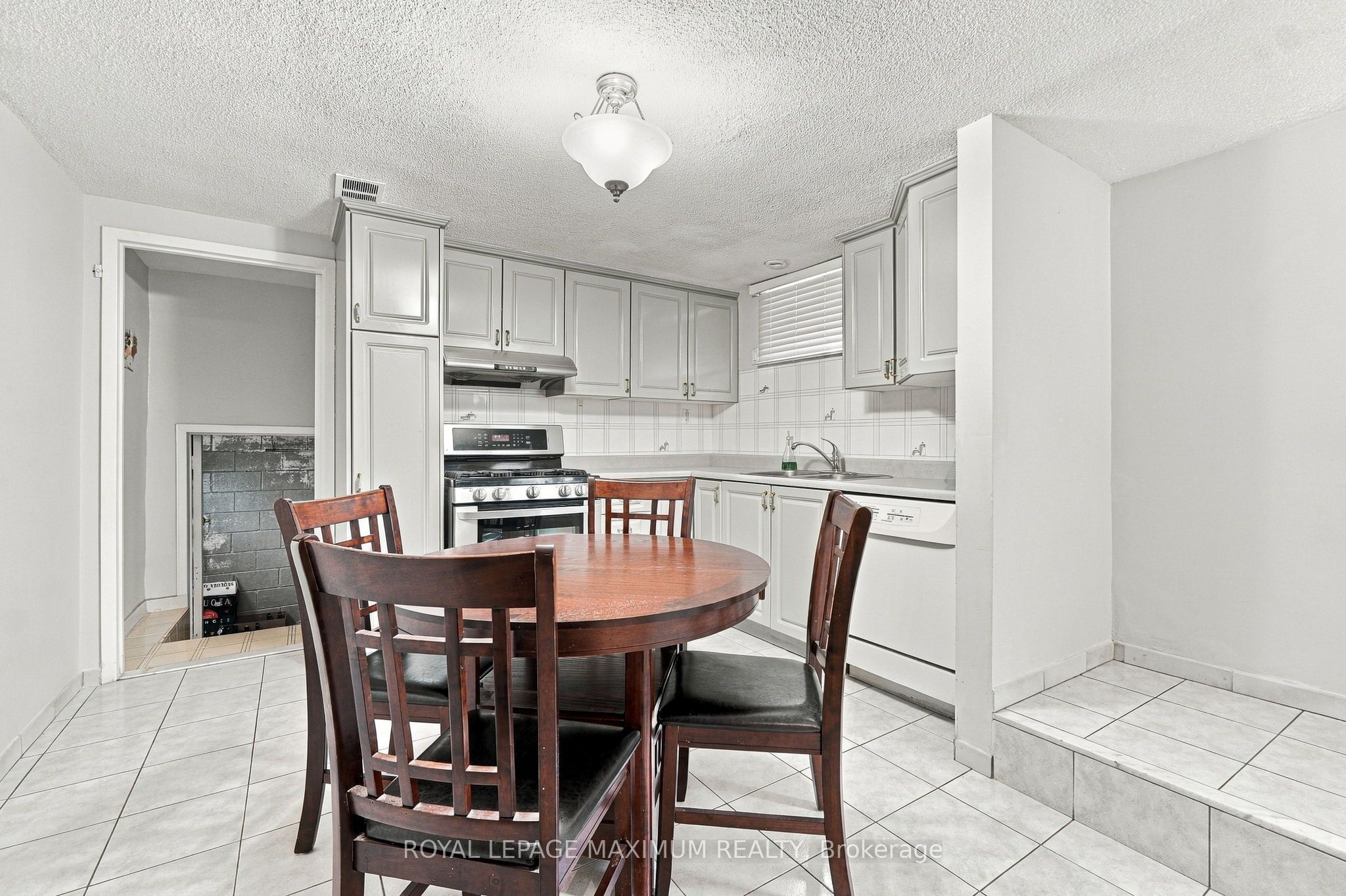 66 Spenvalley Drive Property Photo 27