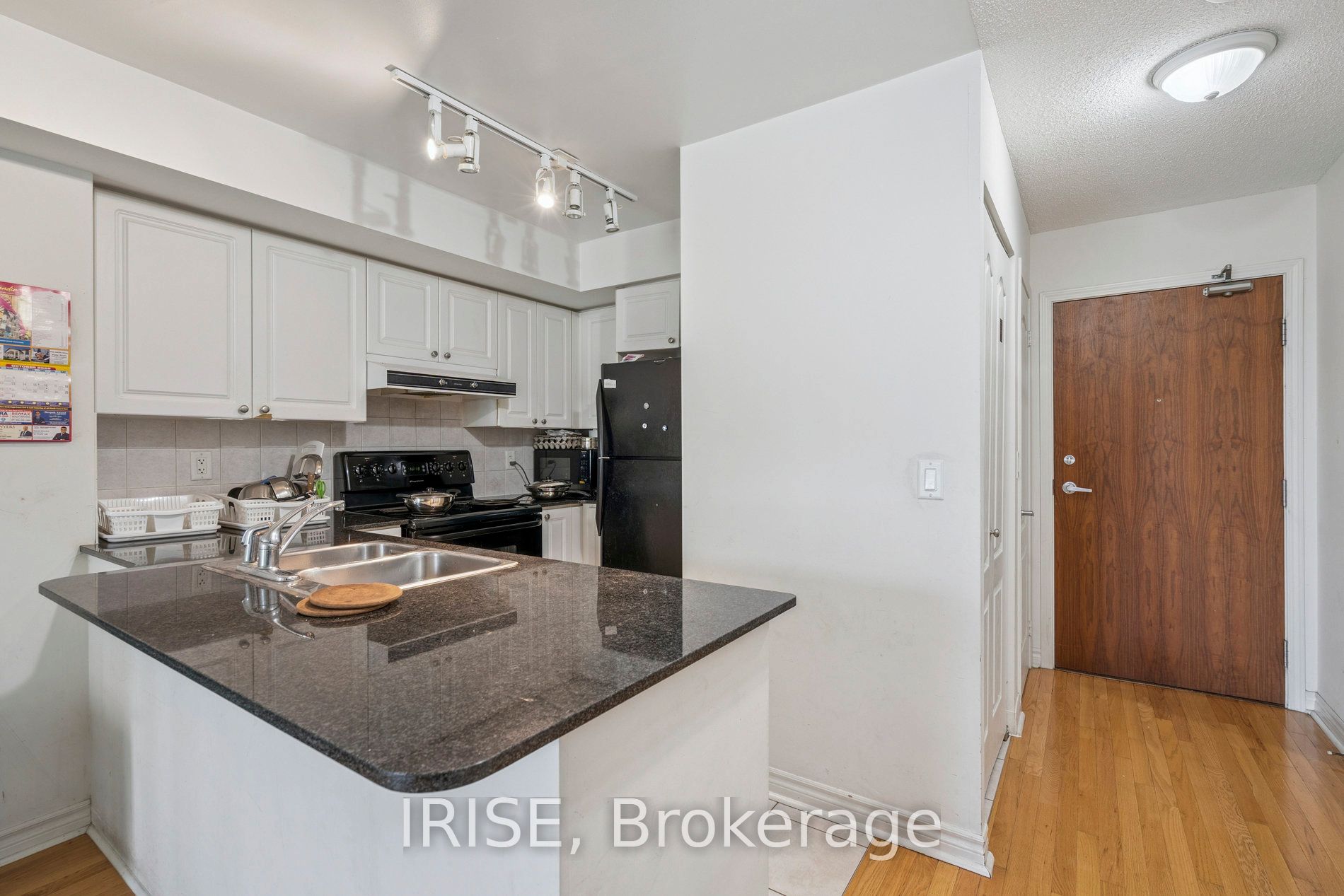 33 Elm Drive 411 Property Photo 8