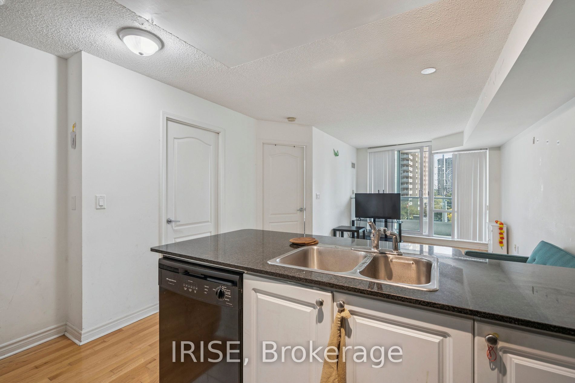 33 Elm Drive 411 Property Photo 10