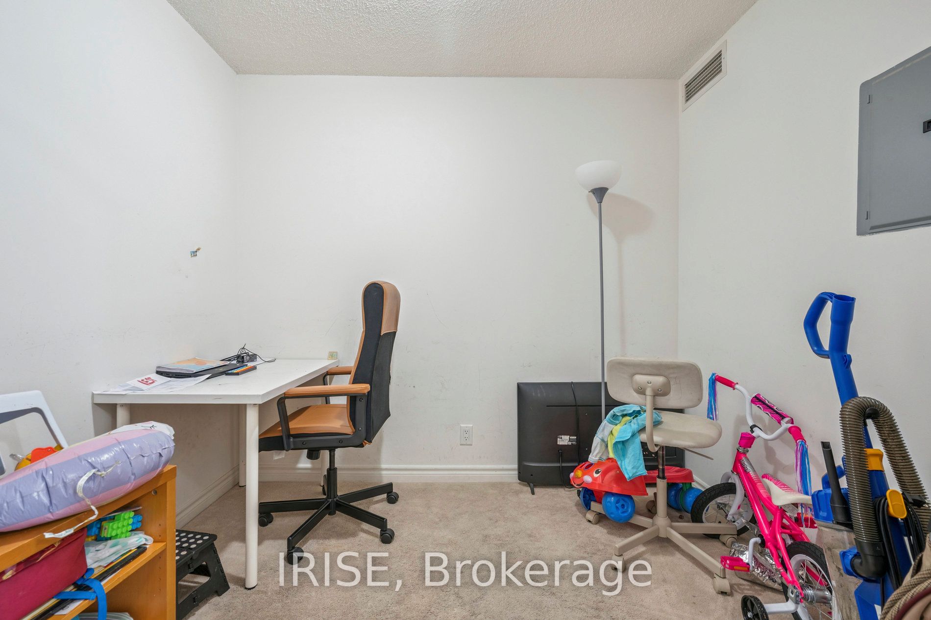 33 Elm Drive 411 Property Photo 17