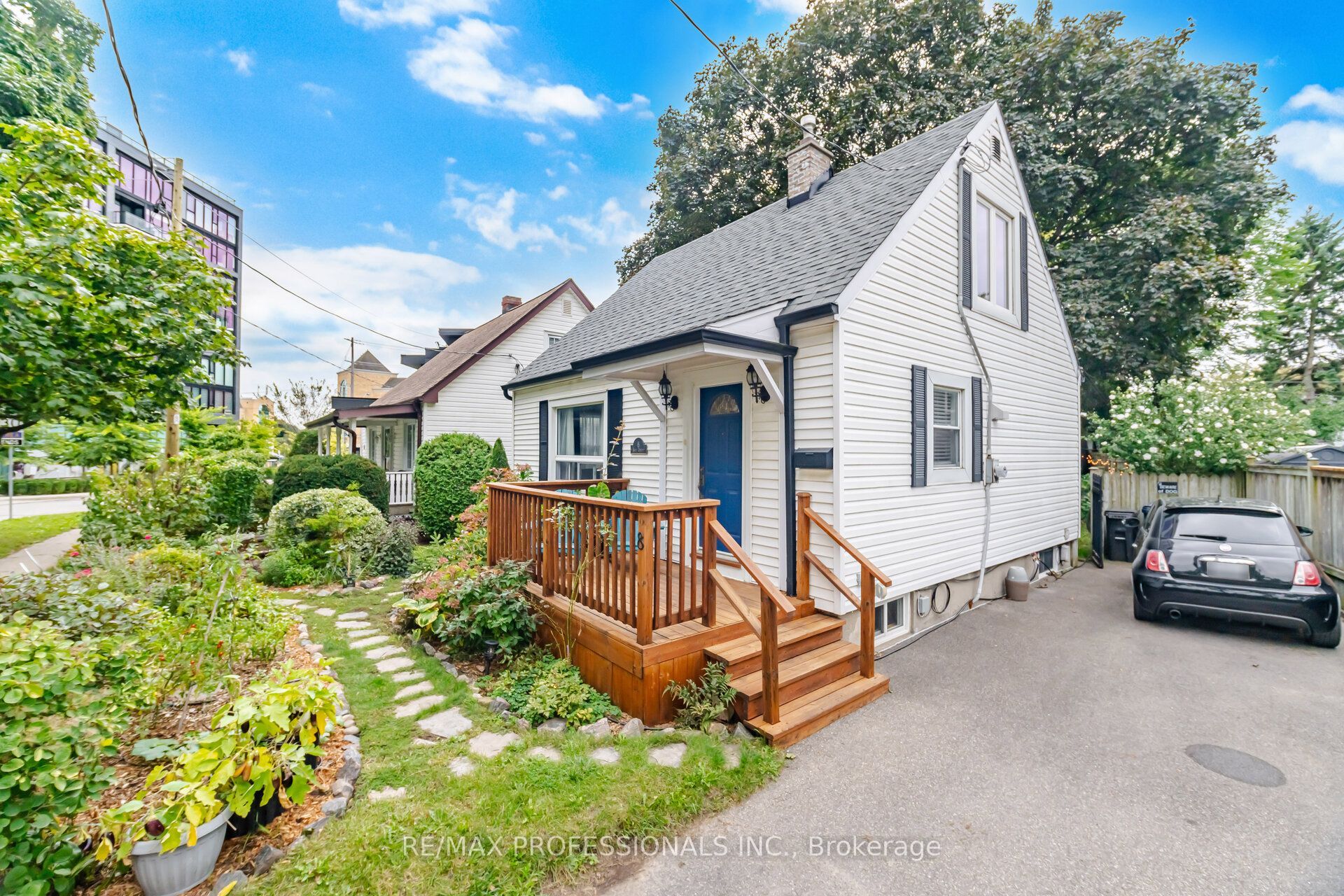 8 Smith Crescent Property Photo 3