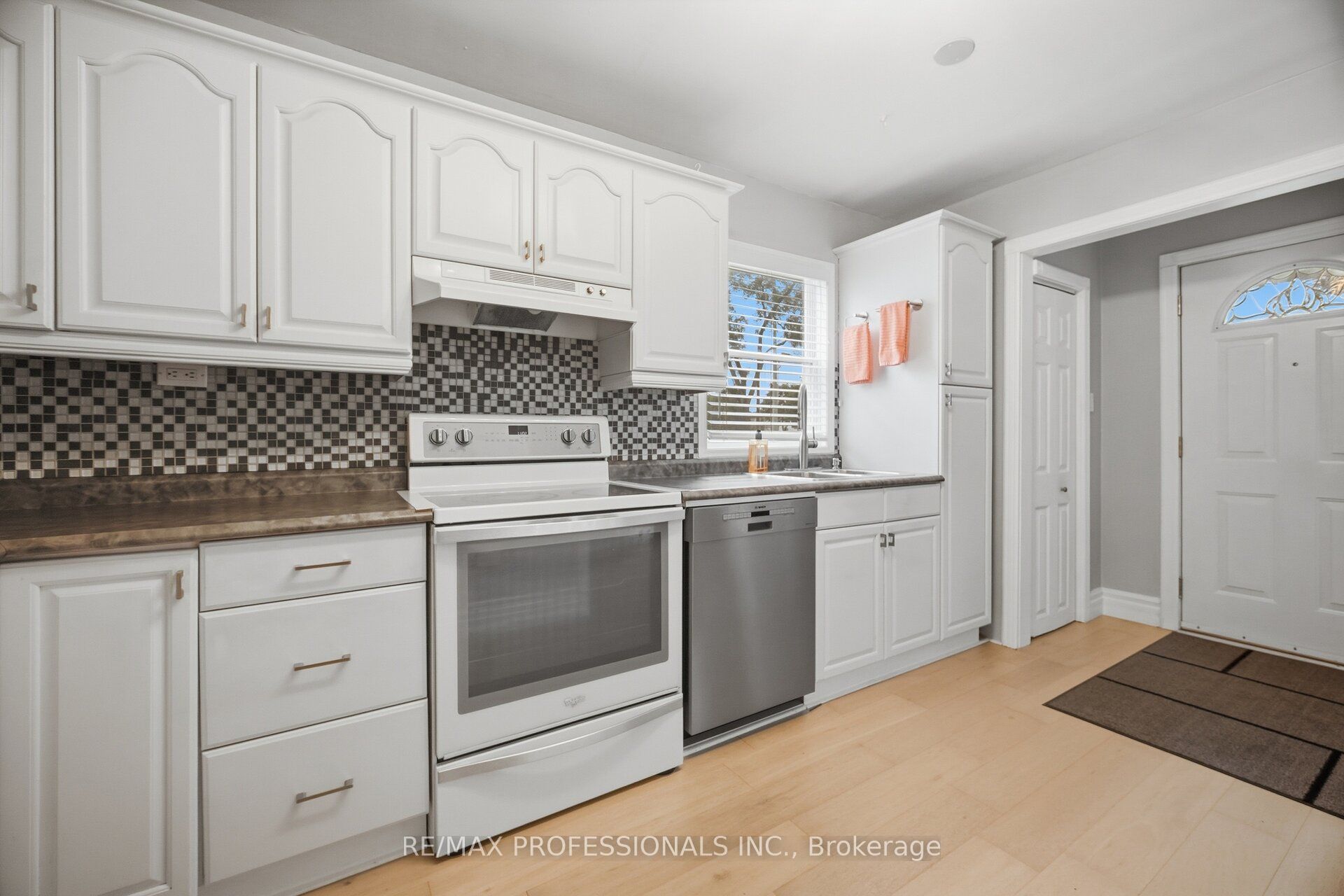 8 Smith Crescent Property Photo 6