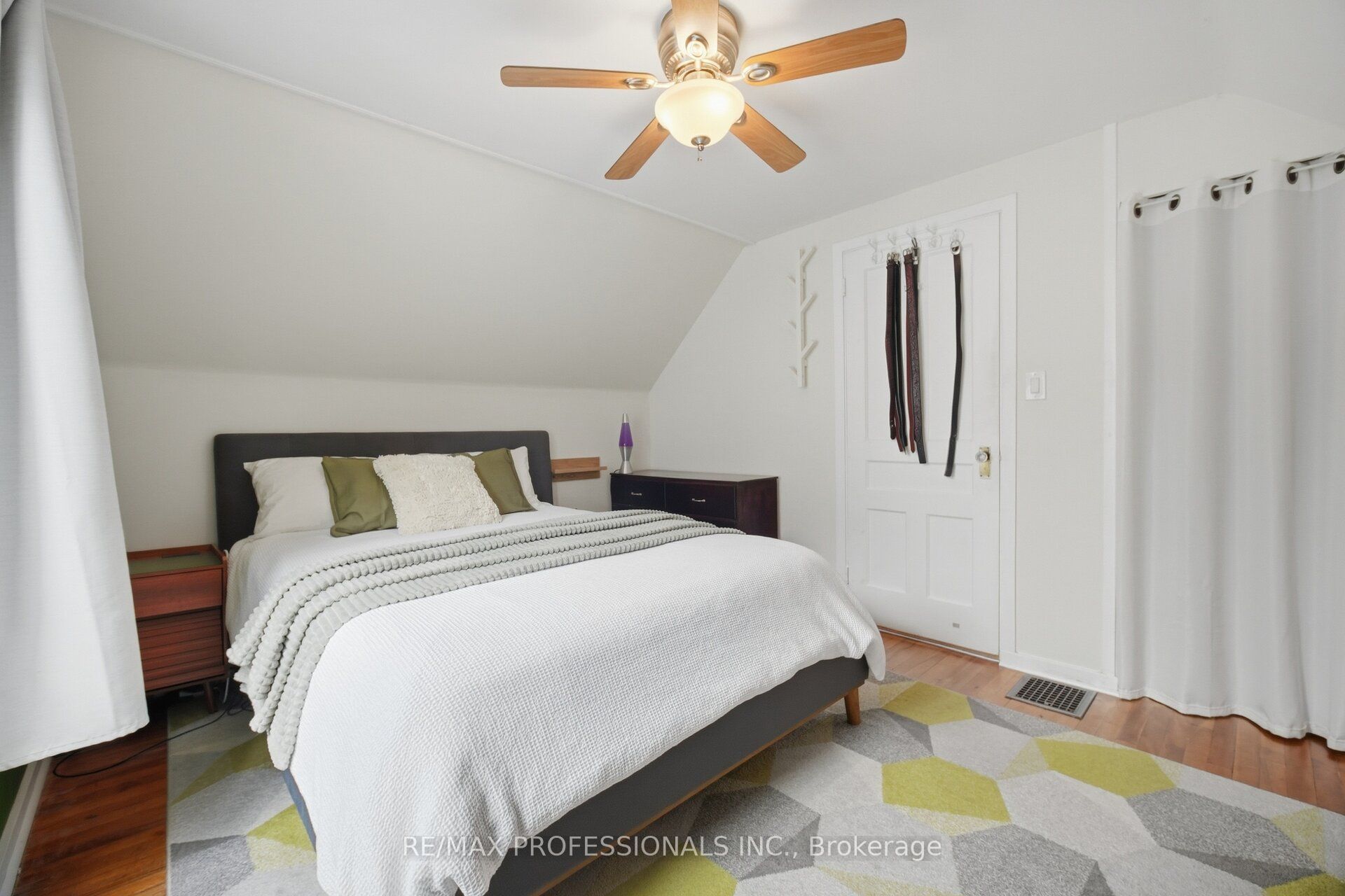 8 Smith Crescent Property Photo 20