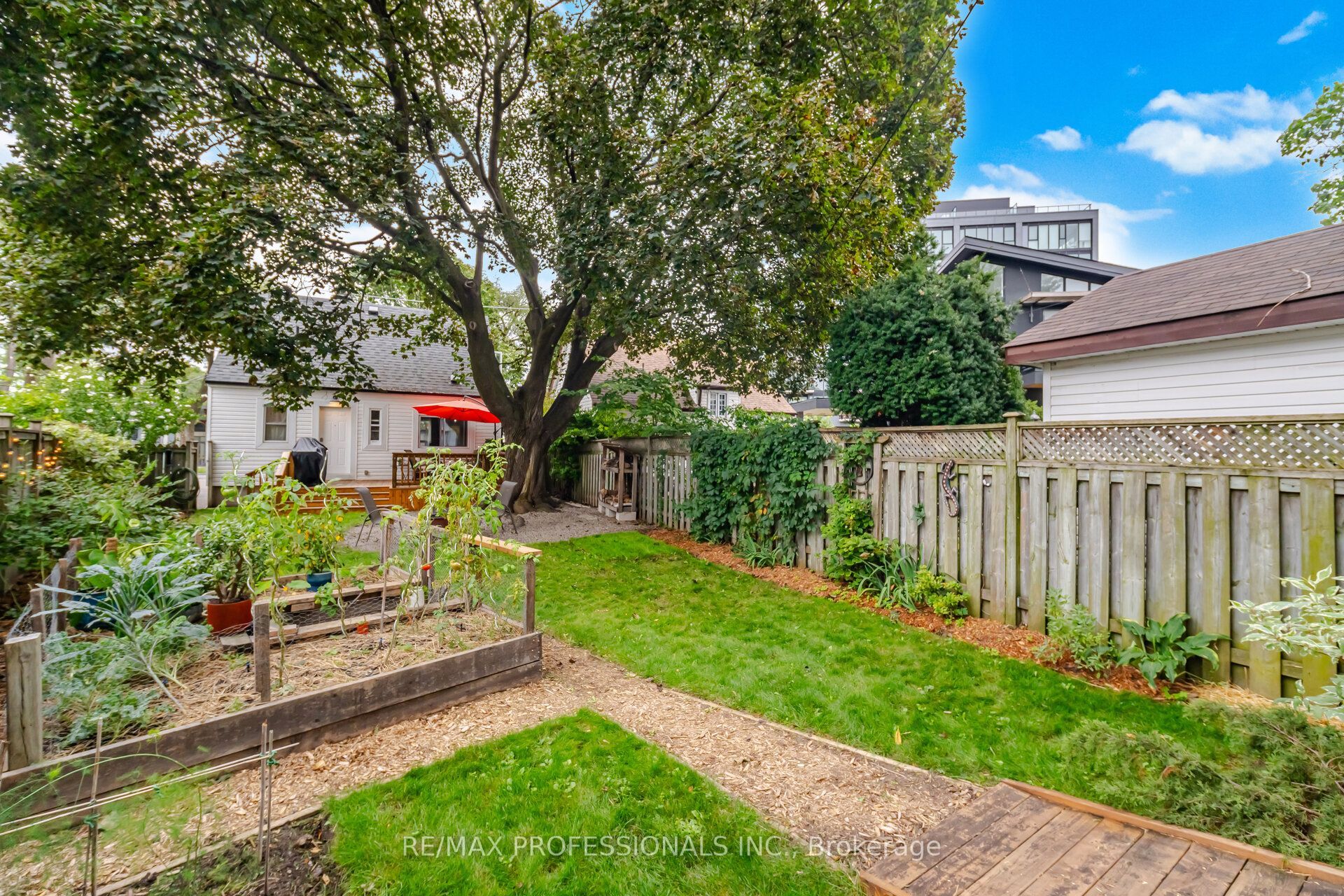 8 Smith Crescent Property Photo 38