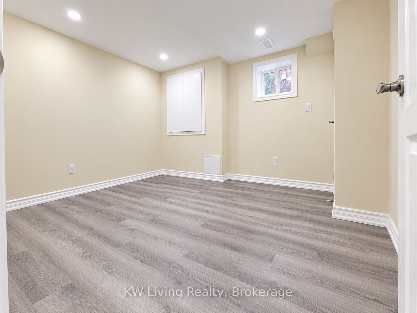 21 Plentywood Drive Property Photo 5