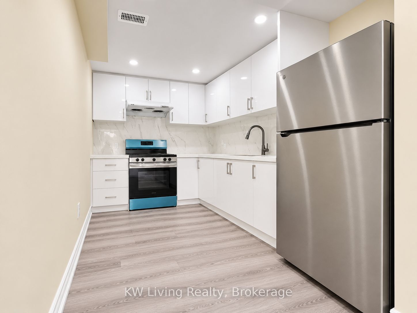 21 Plentywood Drive Property Photo 8