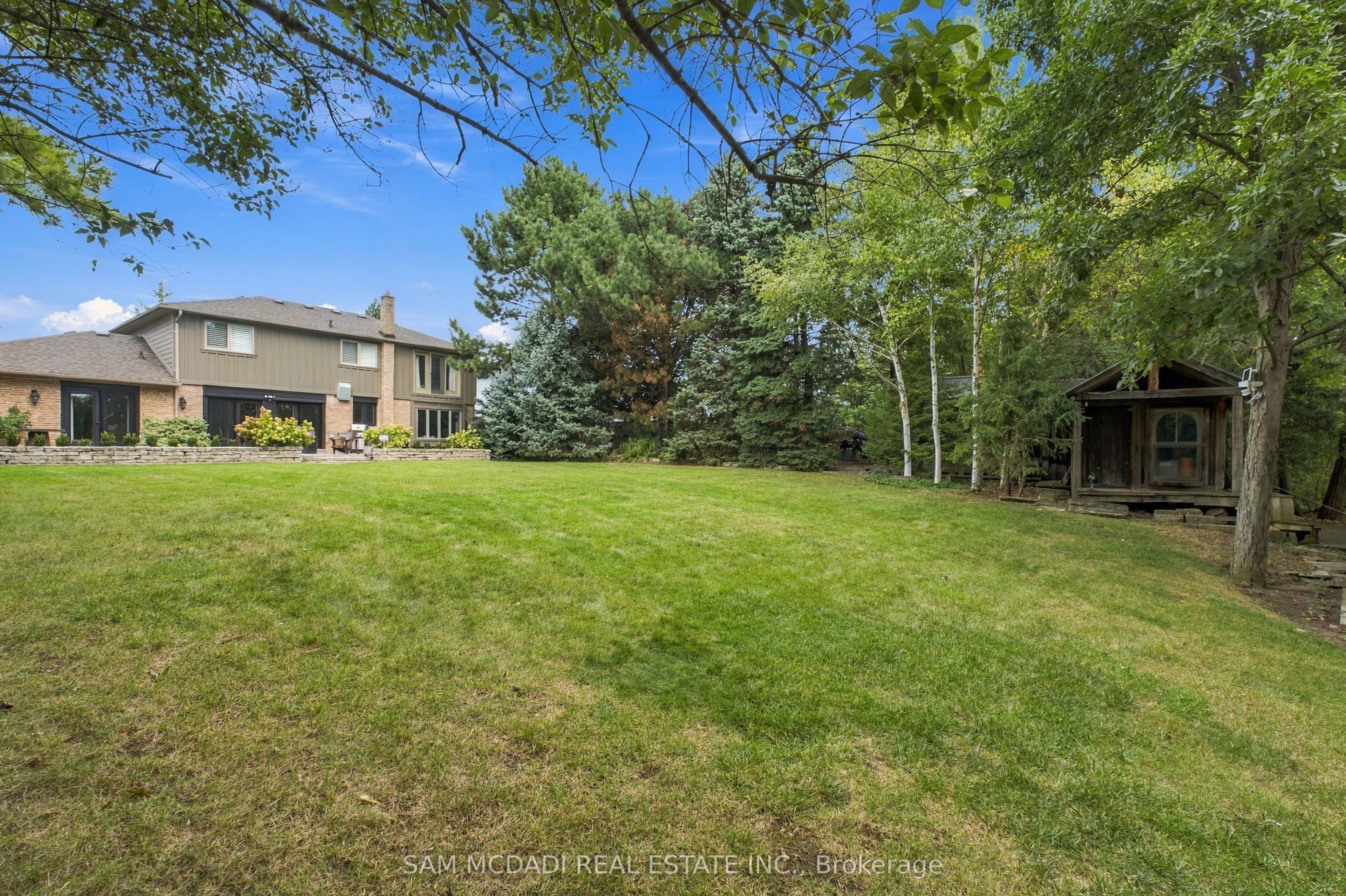 21 Kenninghall Boulevard Property Photo 7