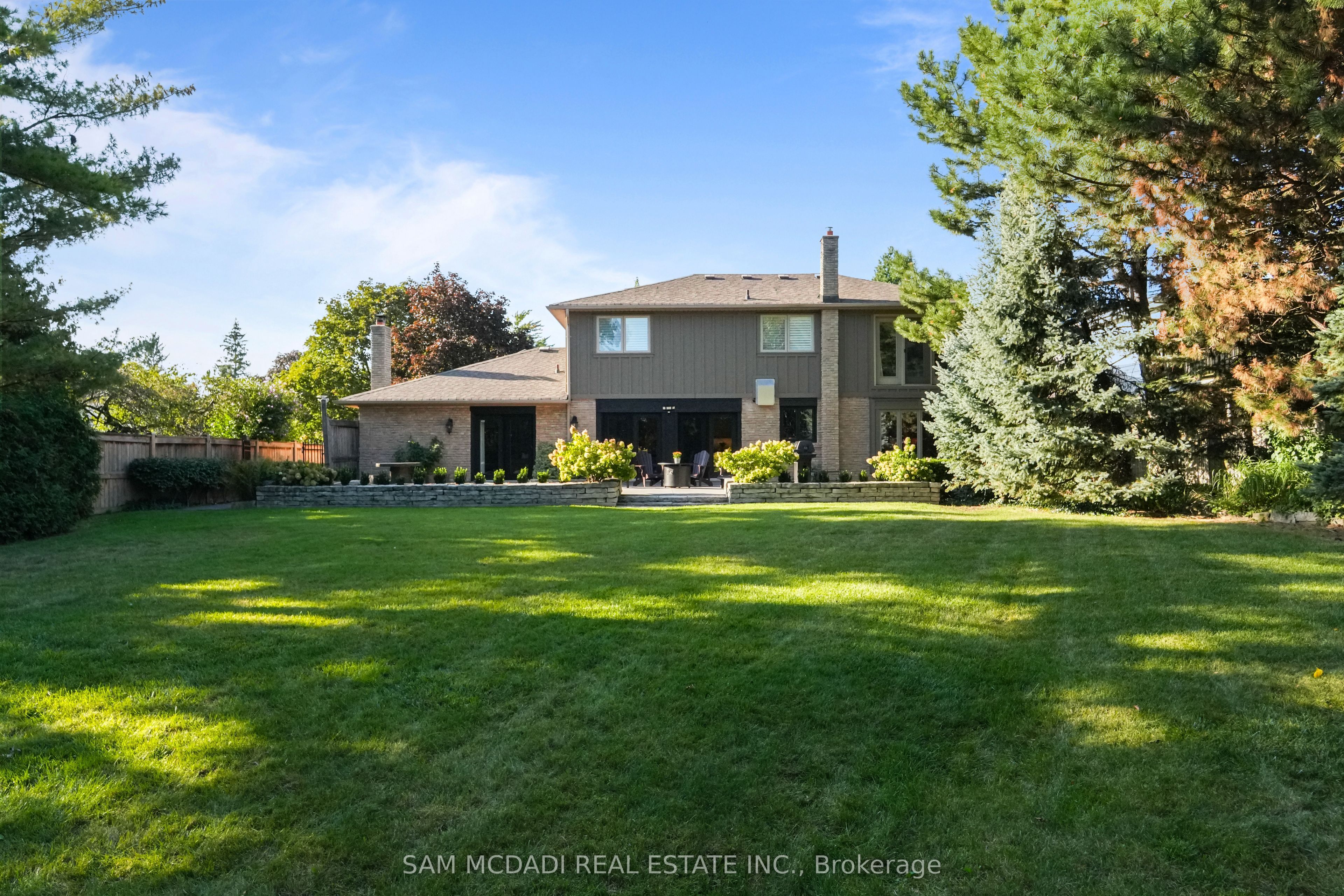 21 Kenninghall Boulevard Property Photo 8