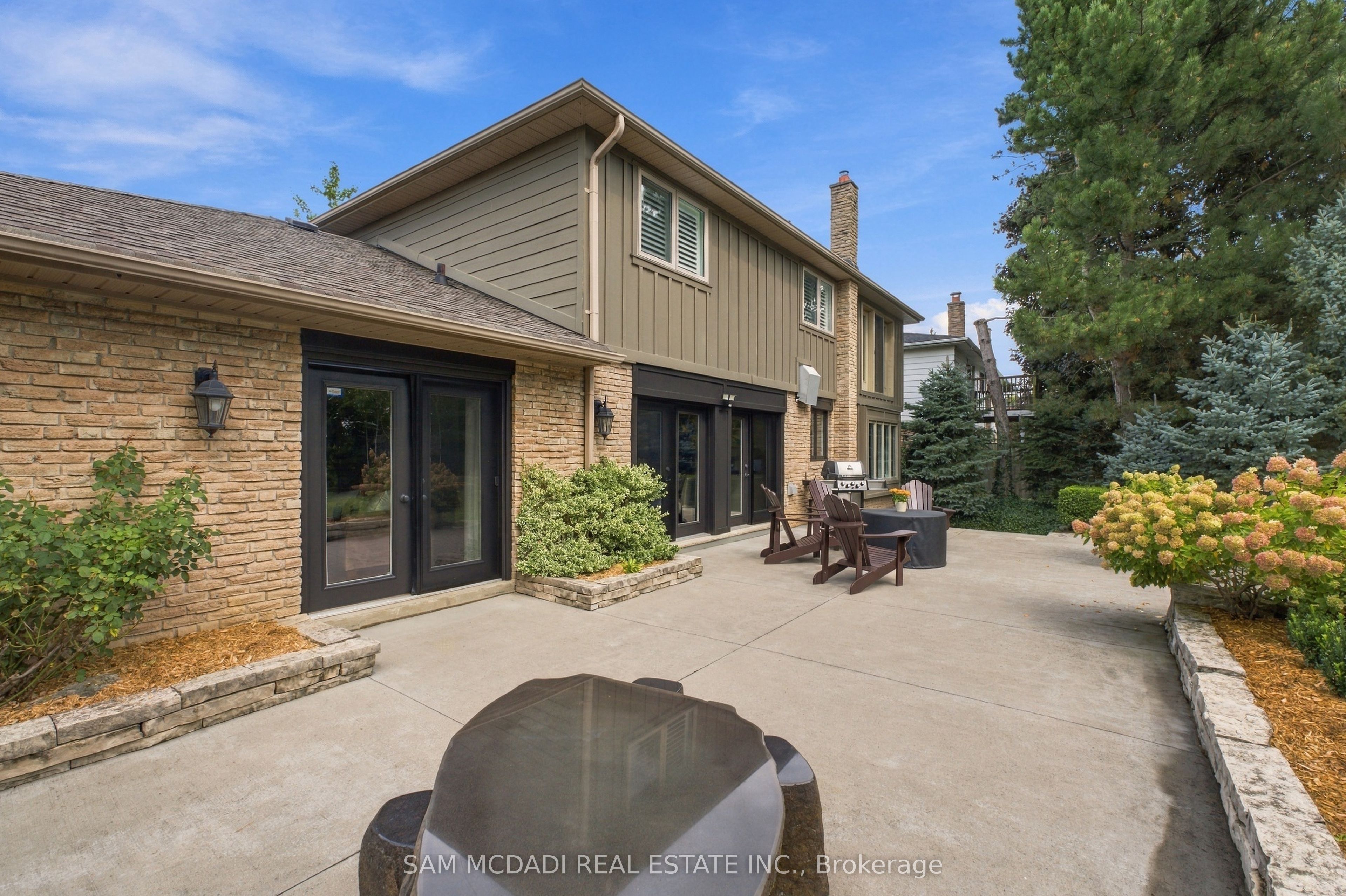 21 Kenninghall Boulevard Property Photo 10