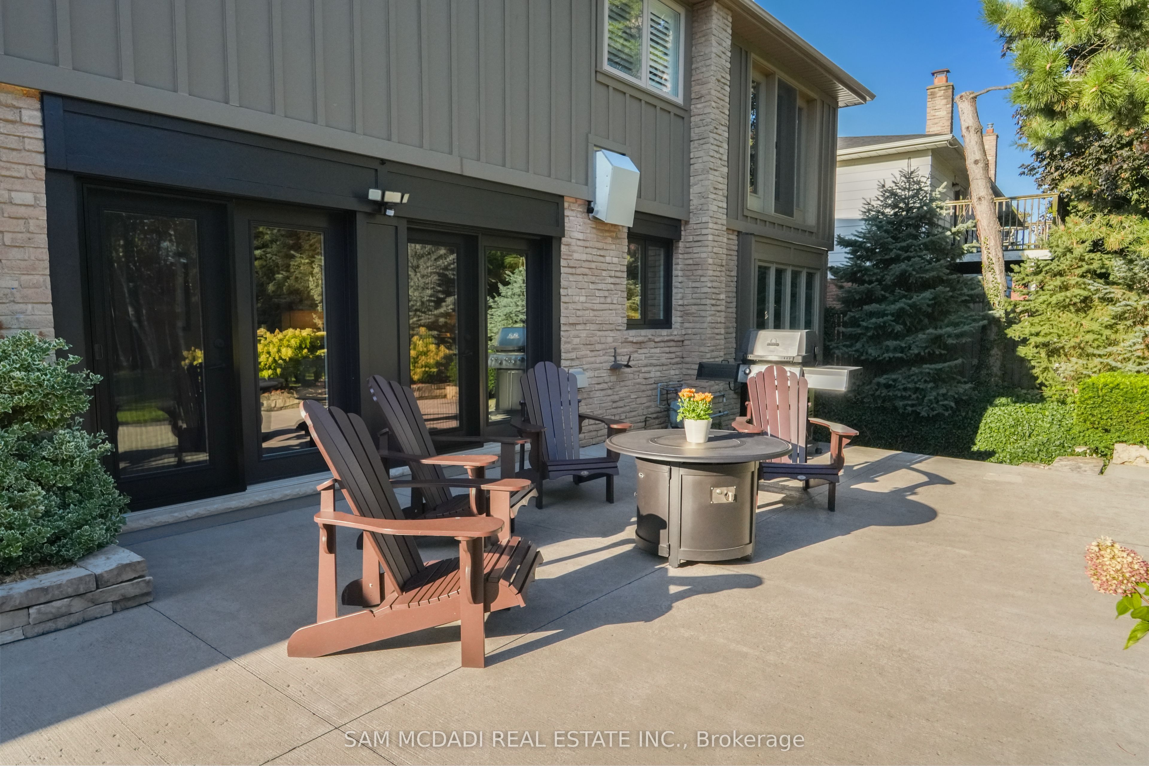 21 Kenninghall Boulevard Property Photo 14