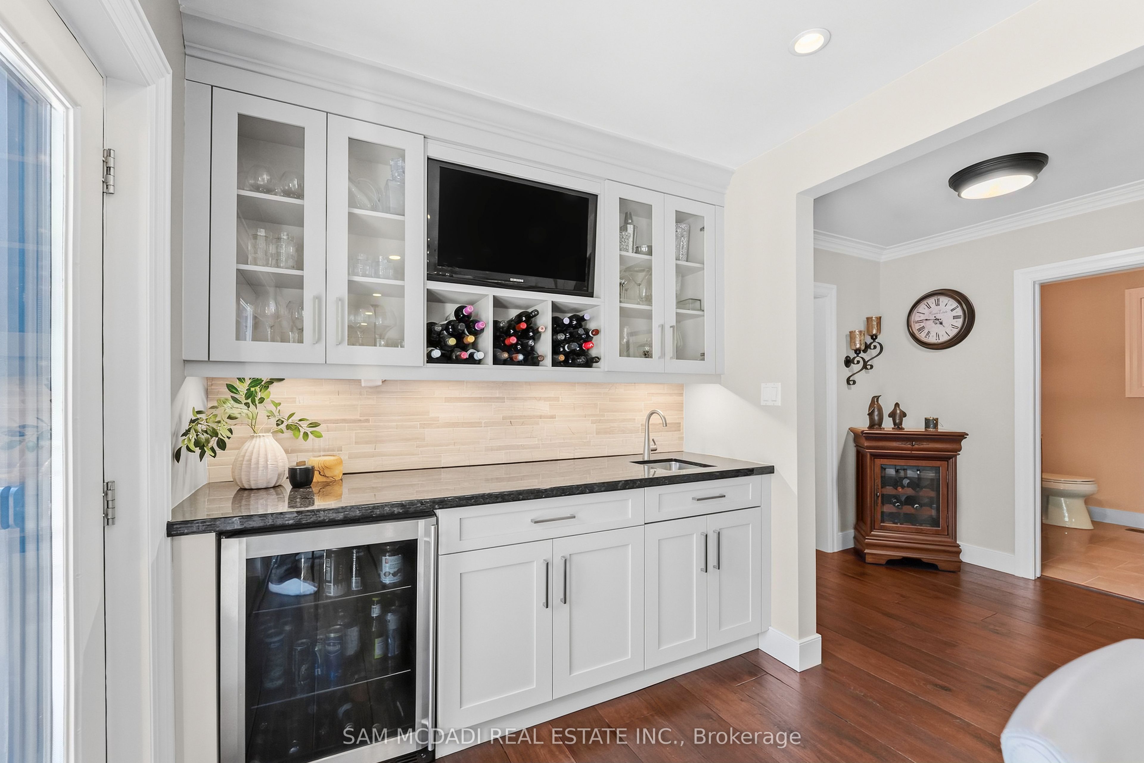 21 Kenninghall Boulevard Property Photo 24