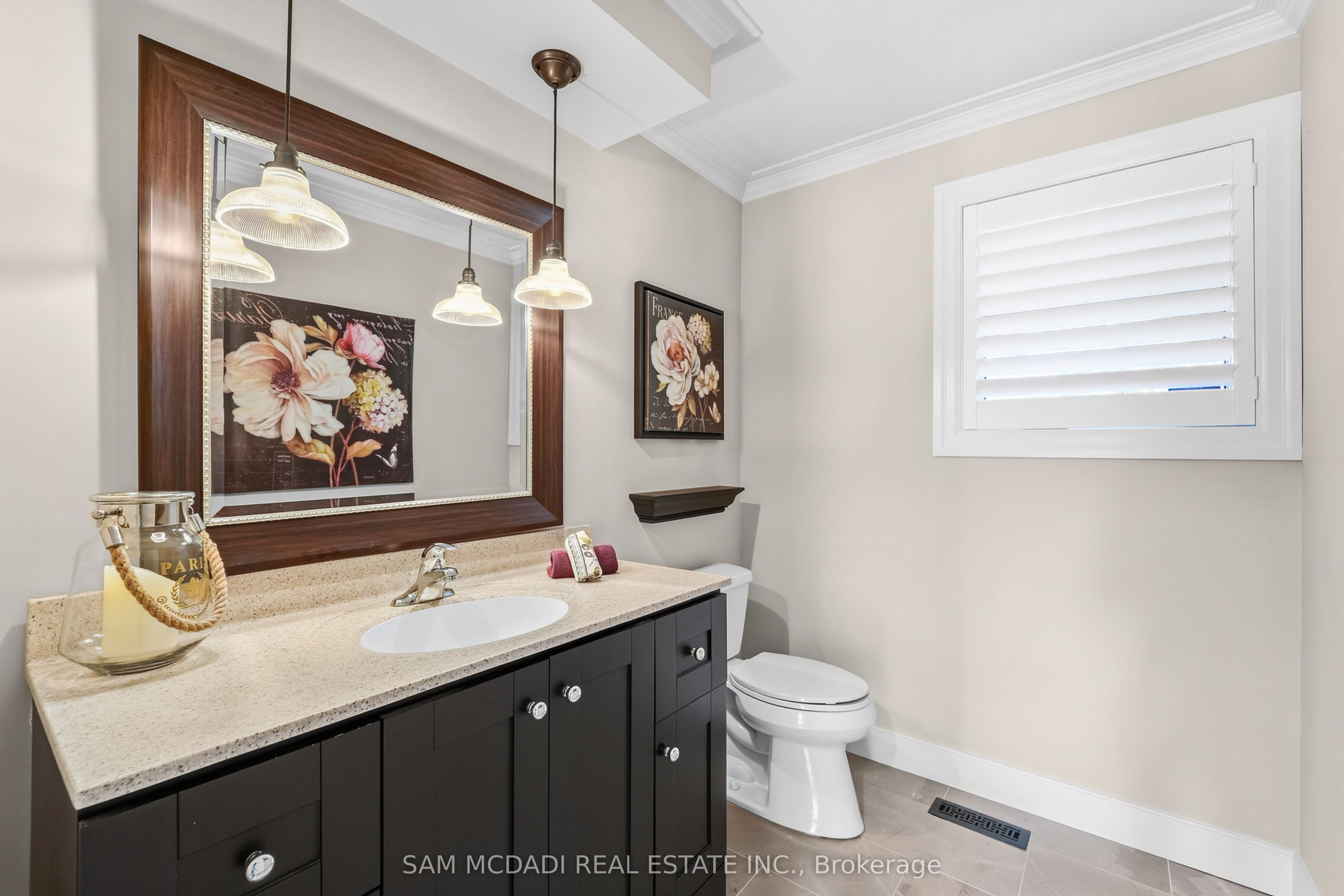 21 Kenninghall Boulevard Property Photo 25