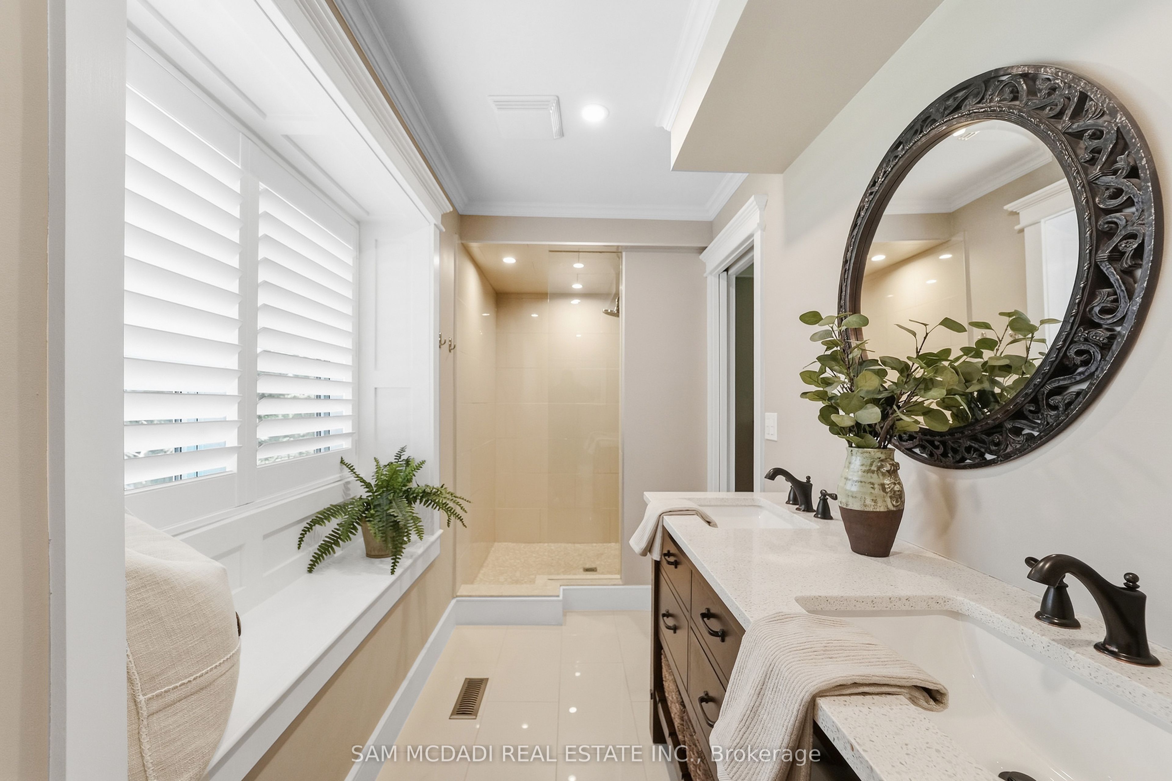21 Kenninghall Boulevard Property Photo 35