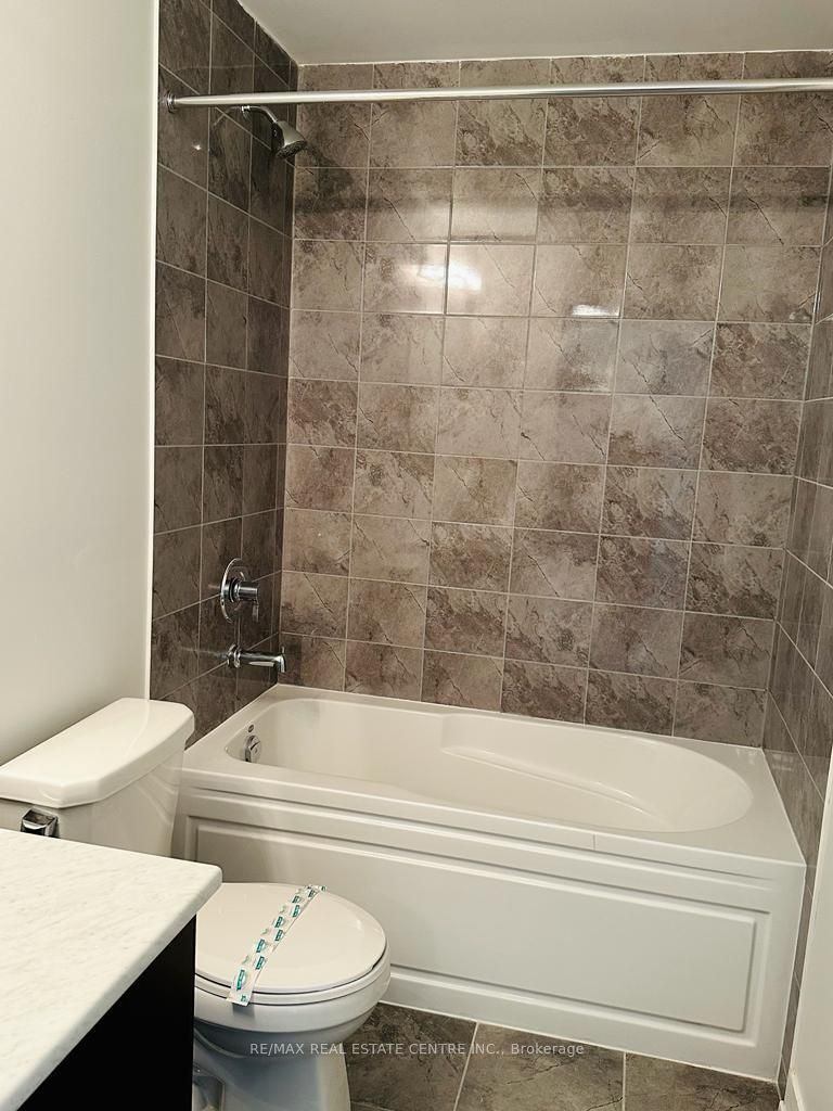 3401 Ridgeway Drive 410 Property Photo 4
