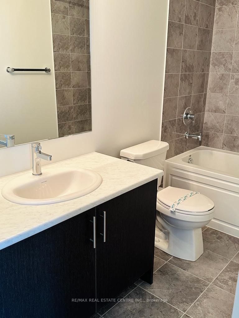 3401 Ridgeway Drive 410 Property Photo 6
