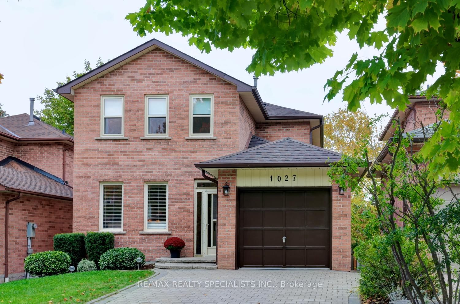 1027 Serdica Court Property Photo 1