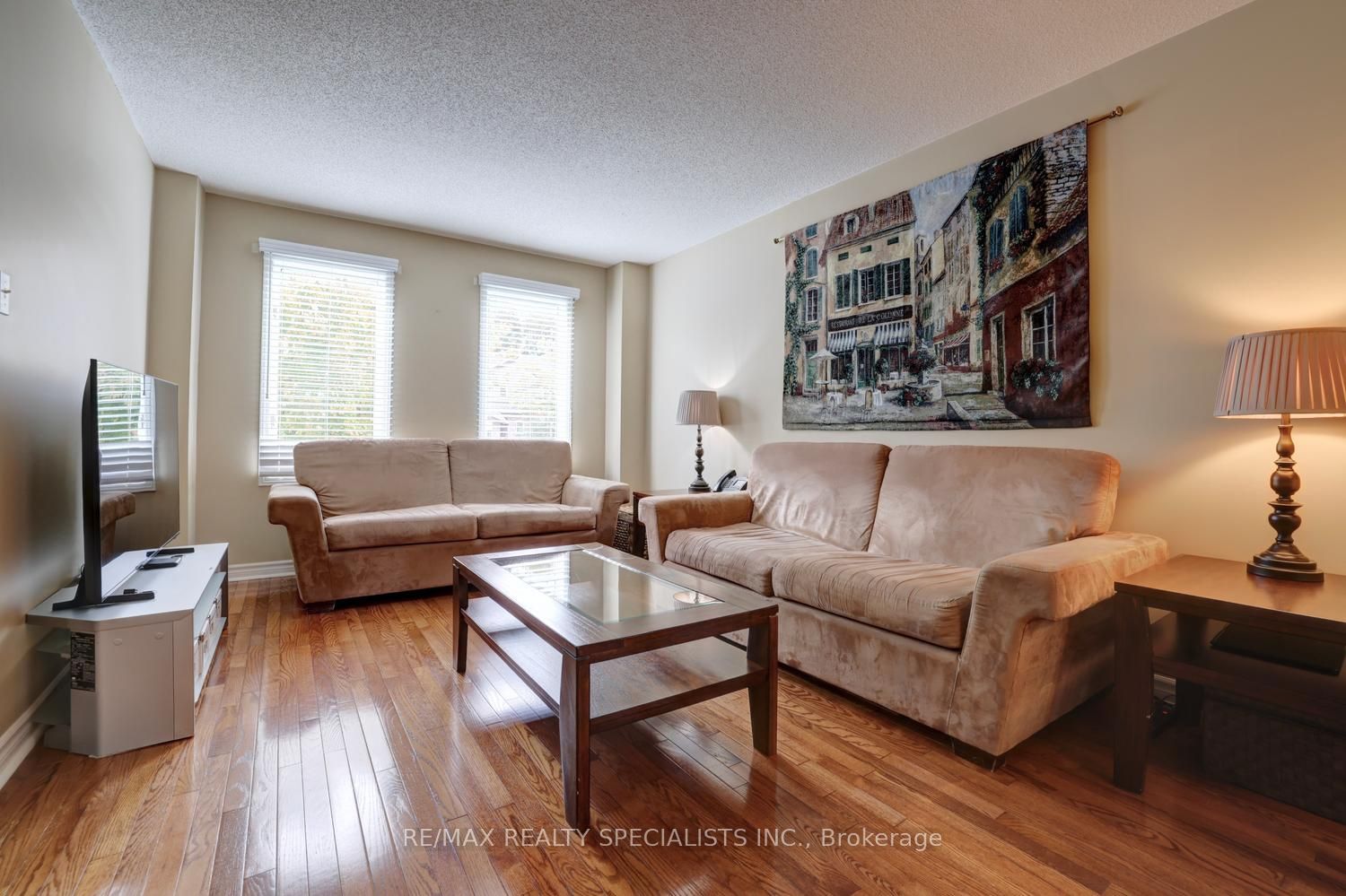 1027 Serdica Court Property Photo 3