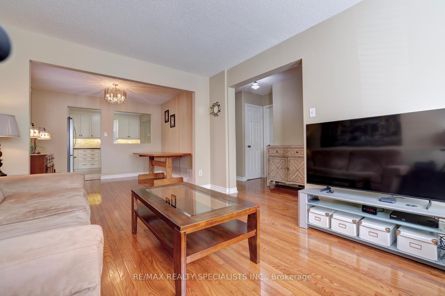 1027 Serdica Court Property Photo 5