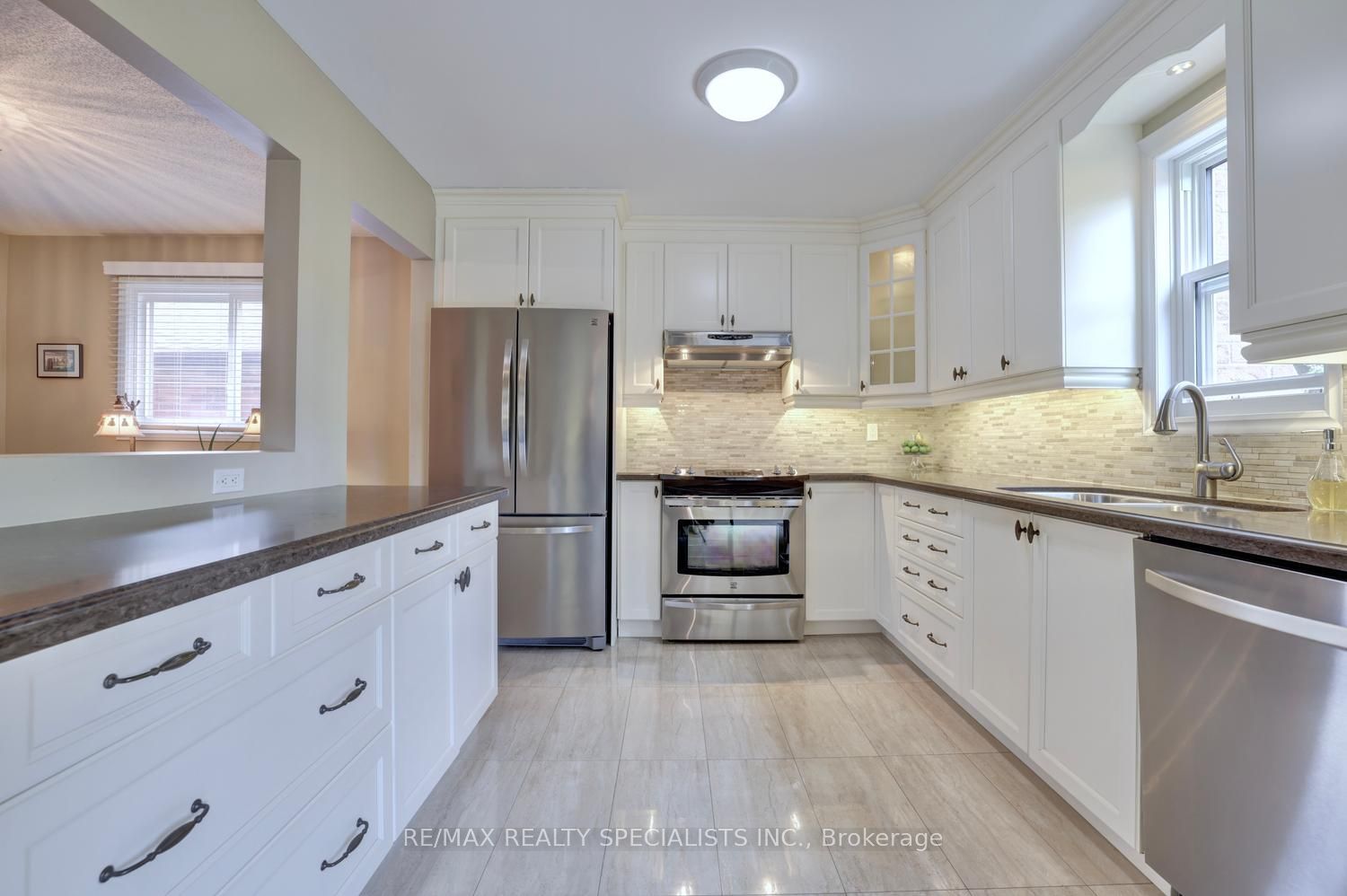 1027 Serdica Court Property Photo 7