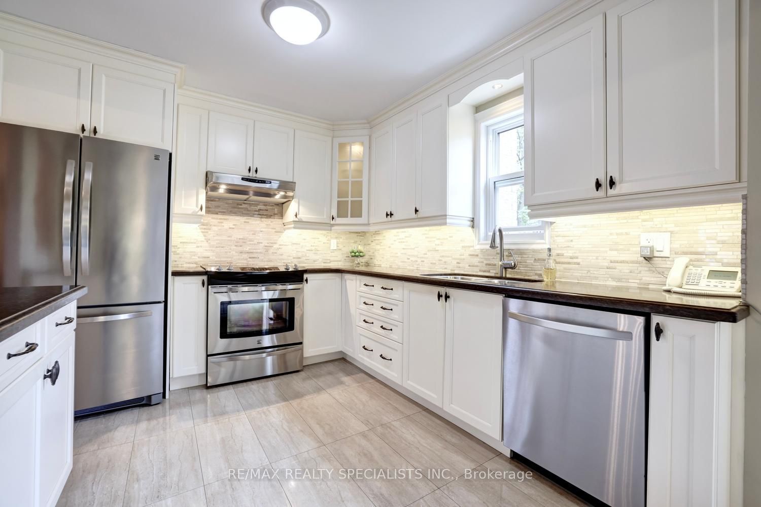 1027 Serdica Court Property Photo 8