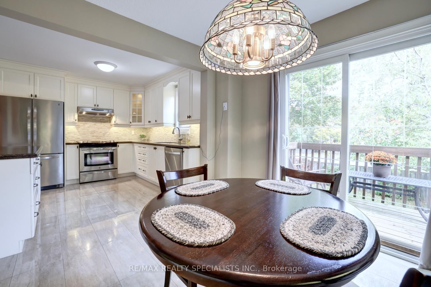 1027 Serdica Court Property Photo 10