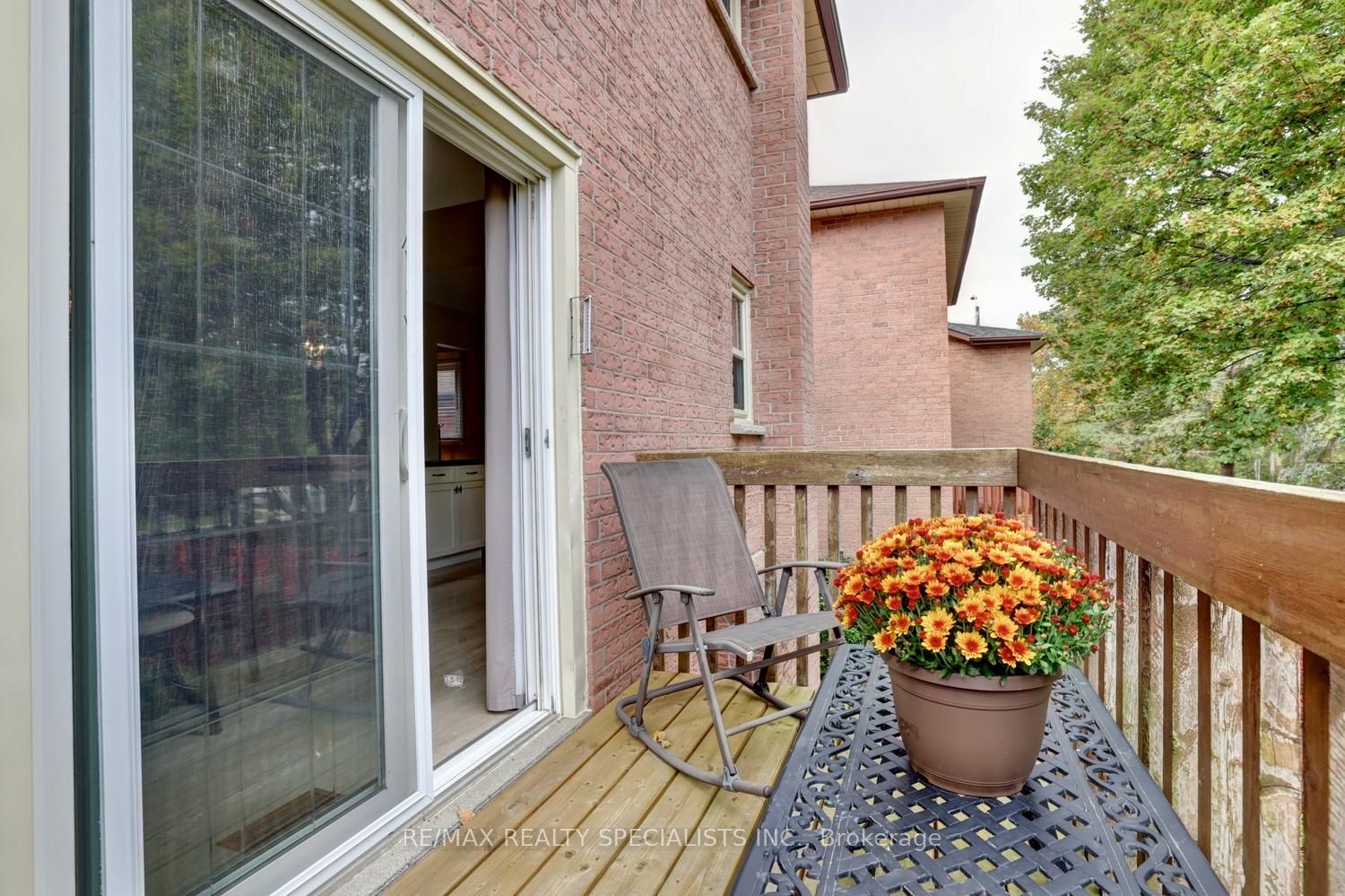 1027 Serdica Court Property Photo 12